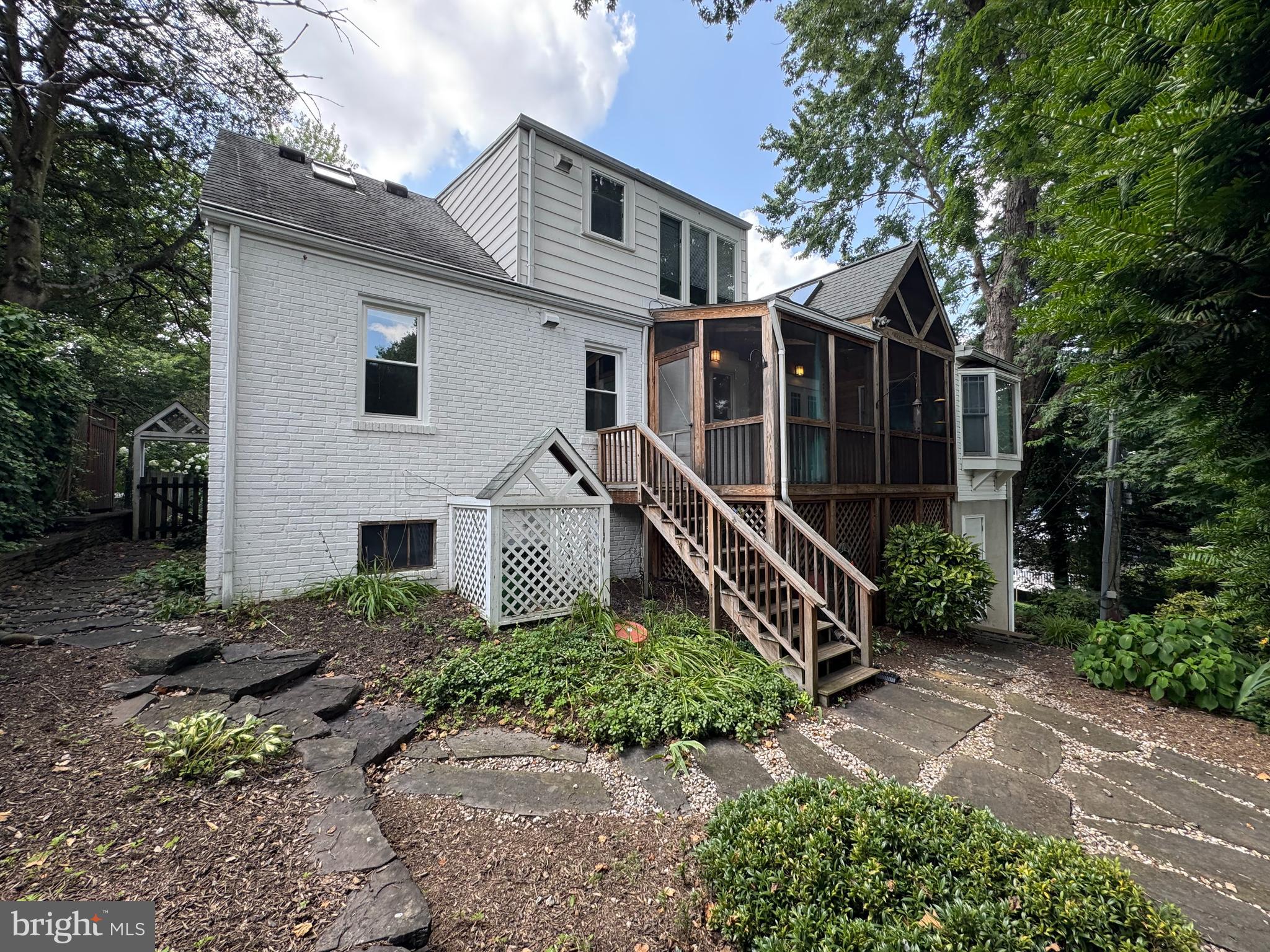 WAVERLY HILLS - Residential