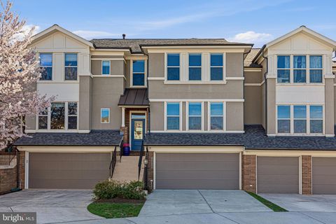 Townhouse For Sale - 42517 Sandwort Terrace<br/> BRAMBLETON, VA 20148