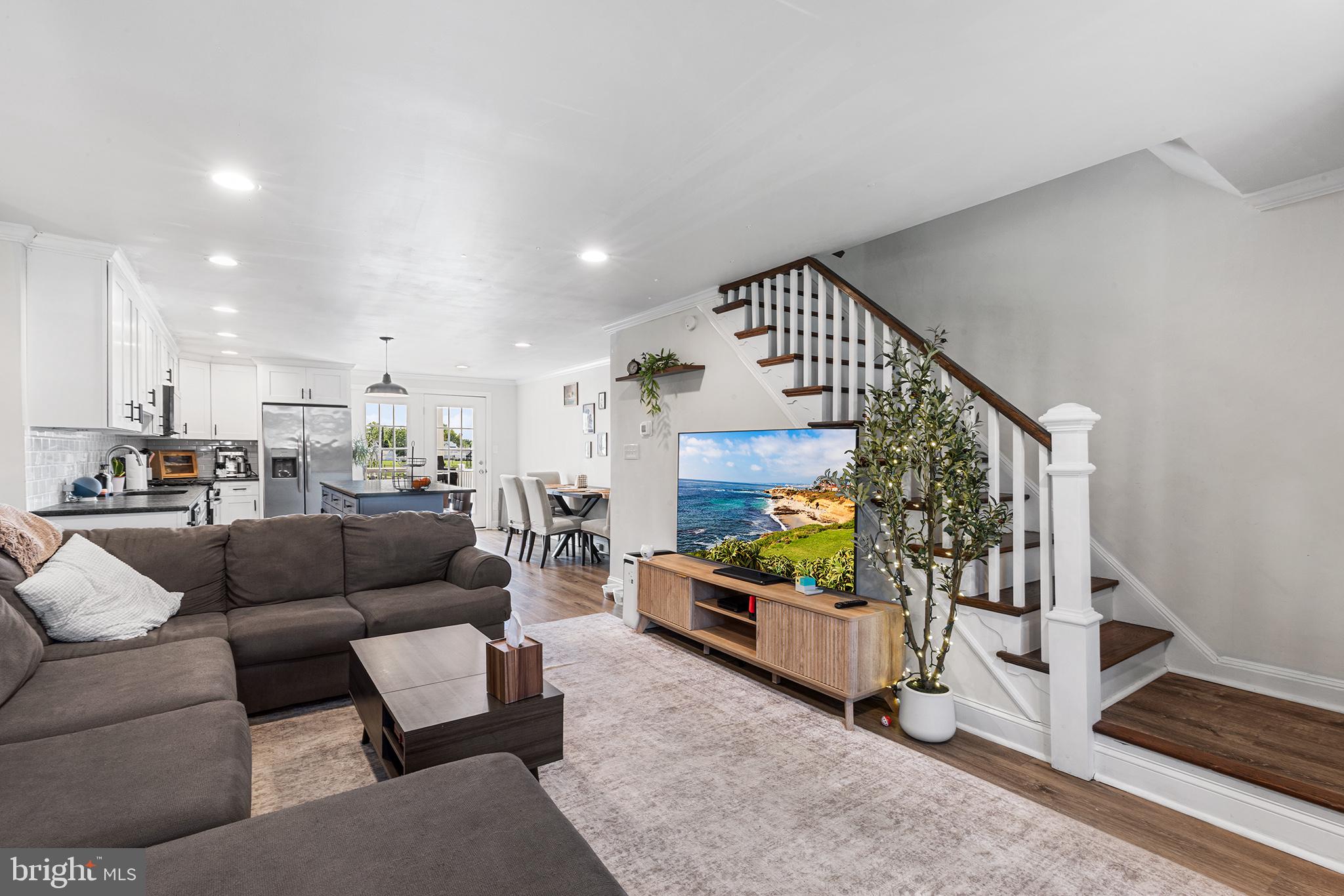 732 RIVELY AVENUE