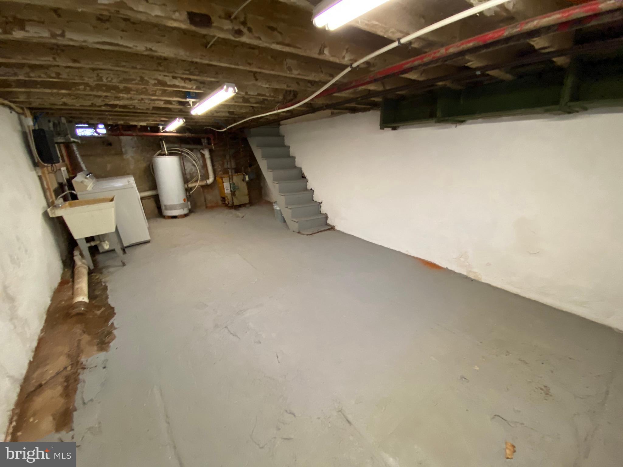 PORT RICHMOND - Residential Lease