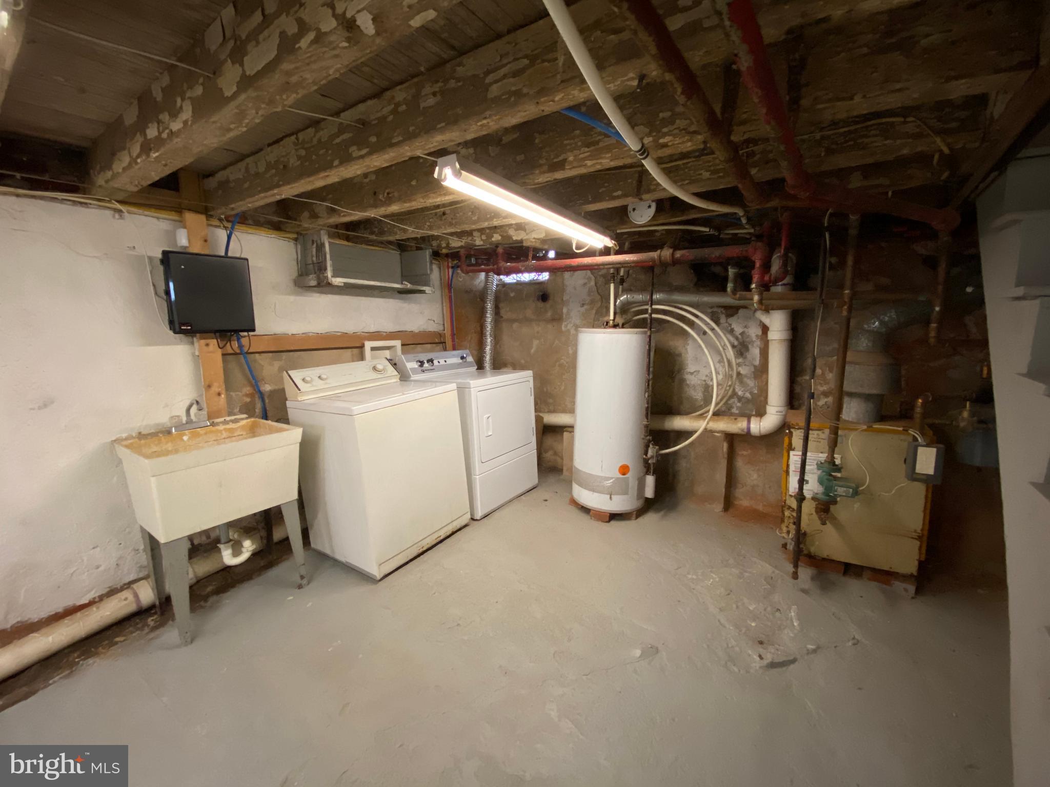 PORT RICHMOND - Residential Lease