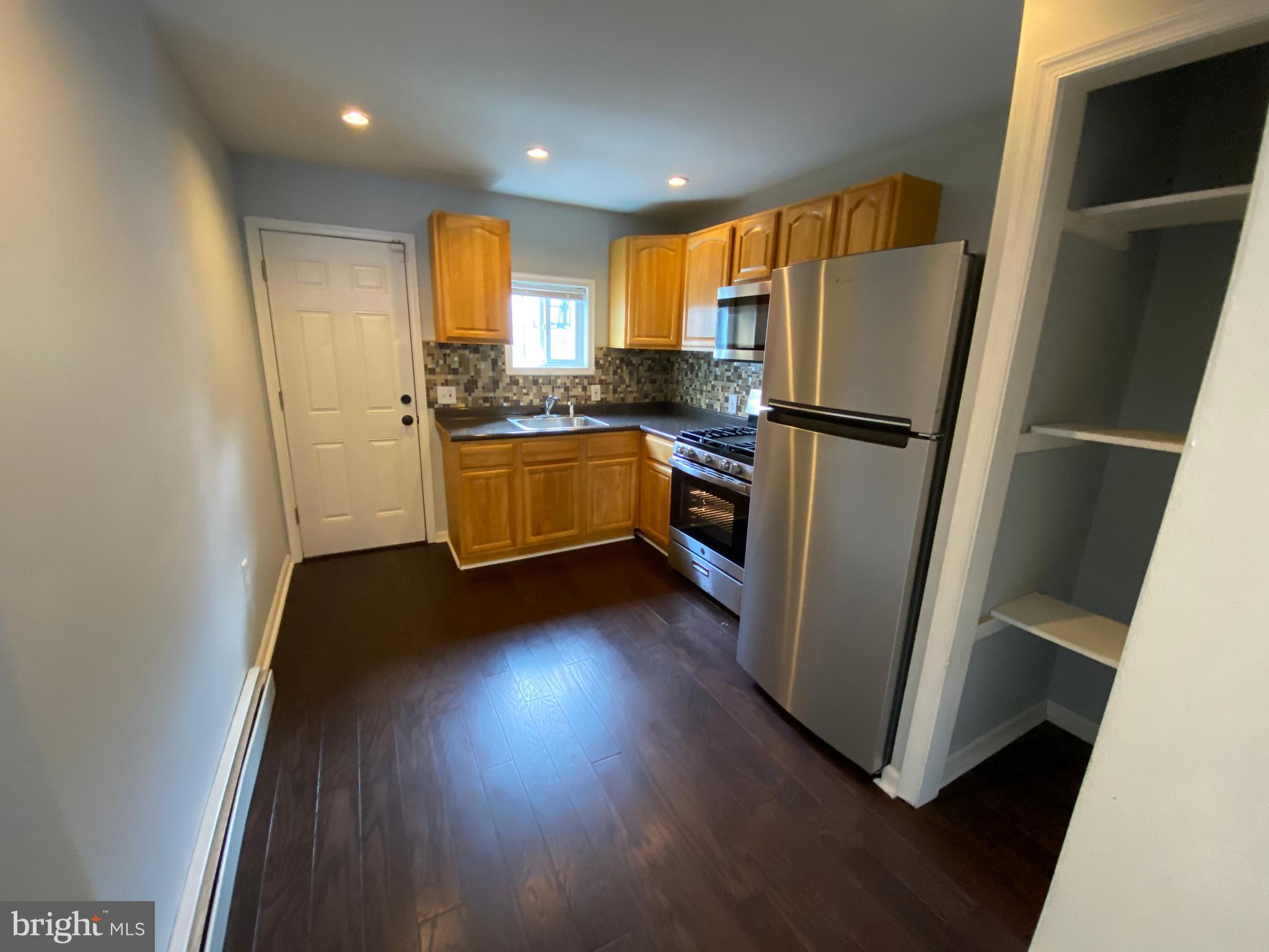 PORT RICHMOND - Residential Lease