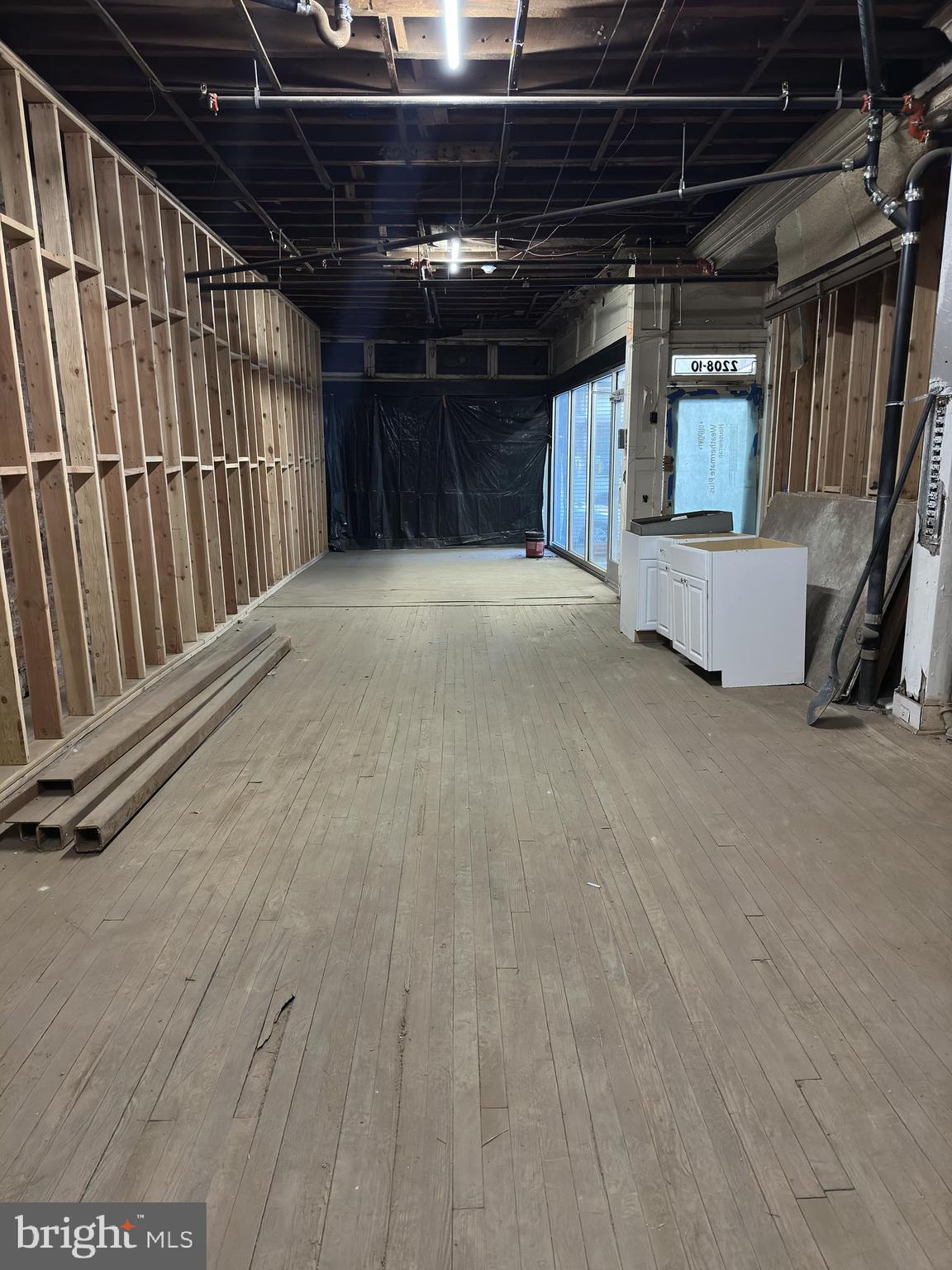 2210 N FRONT STREET COMMERCIAL