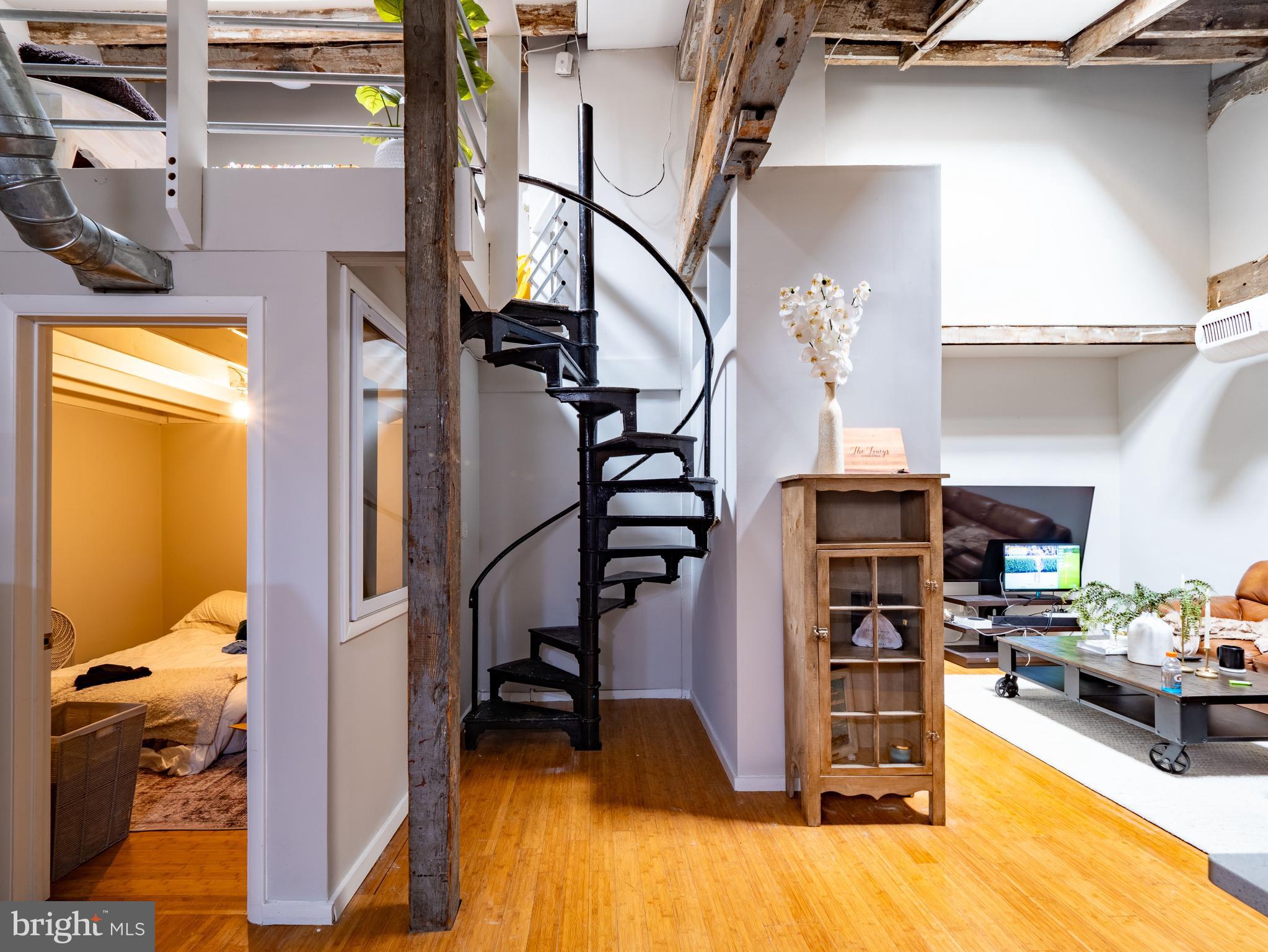 QUEEN VILLAGE - Residential Income