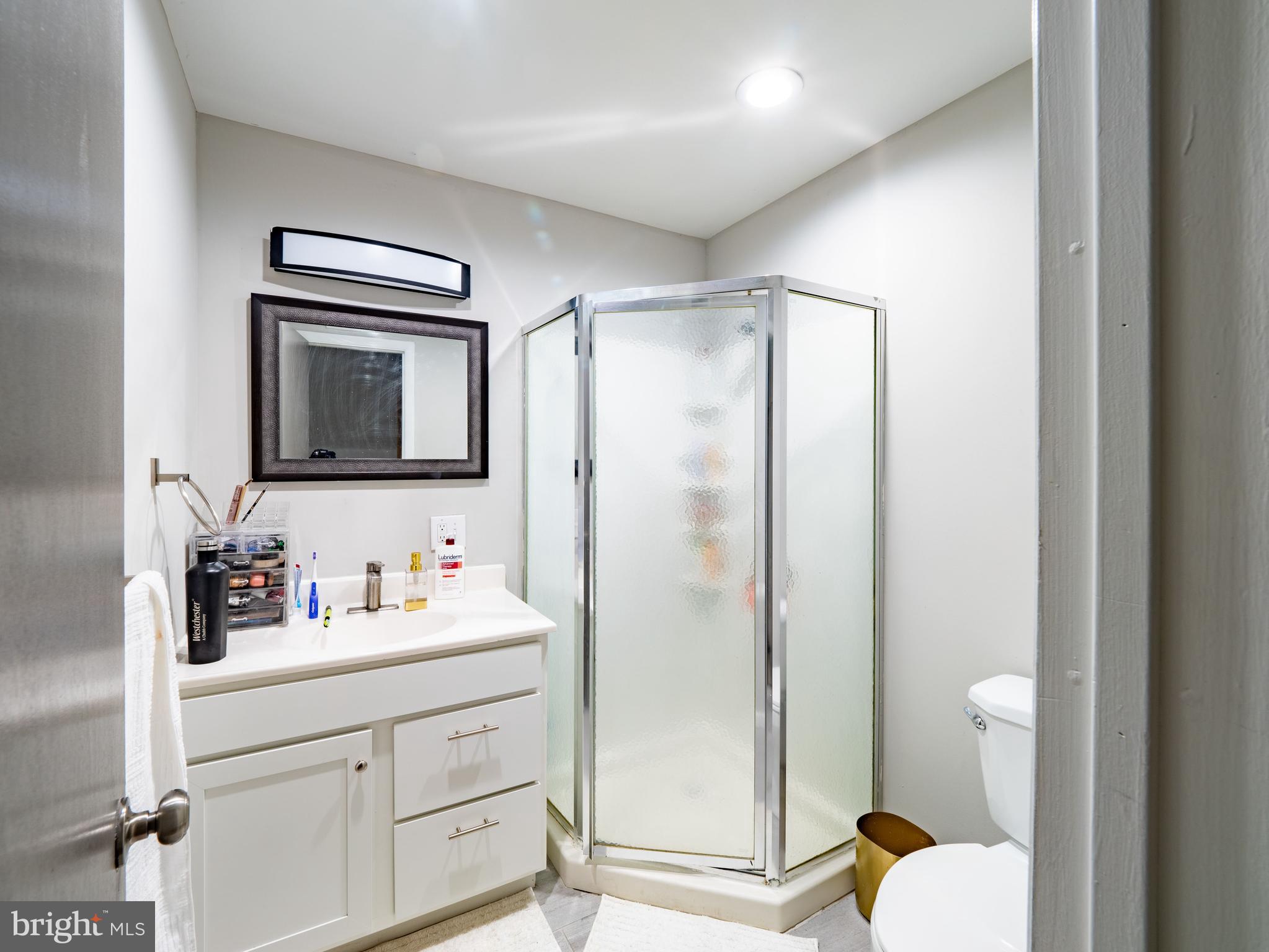 QUEEN VILLAGE - Residential Income