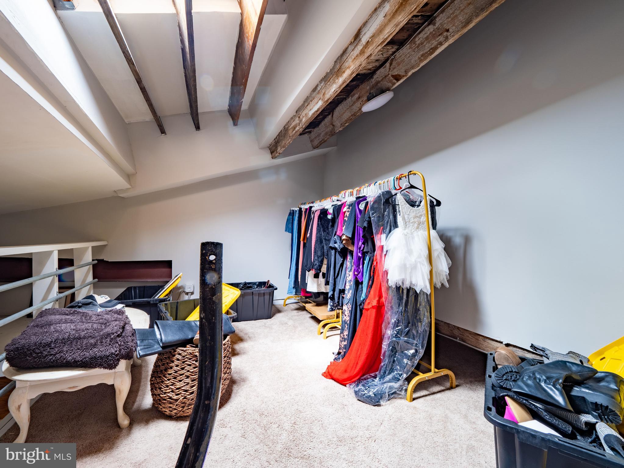 QUEEN VILLAGE - Residential Income