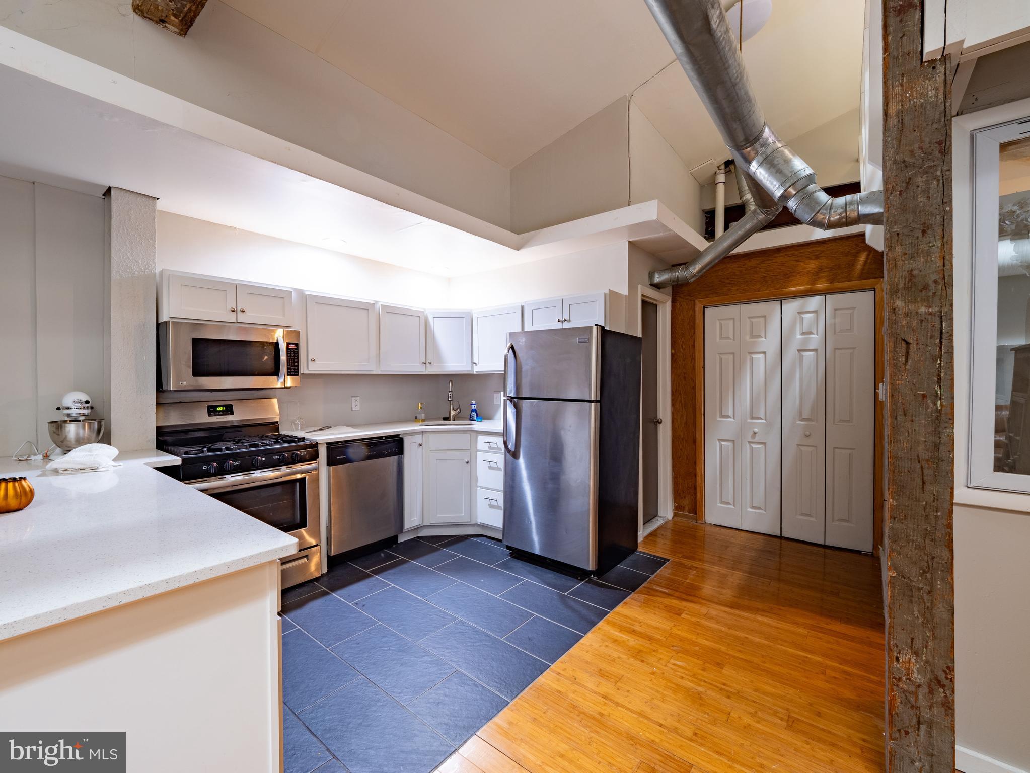 QUEEN VILLAGE - Residential Income