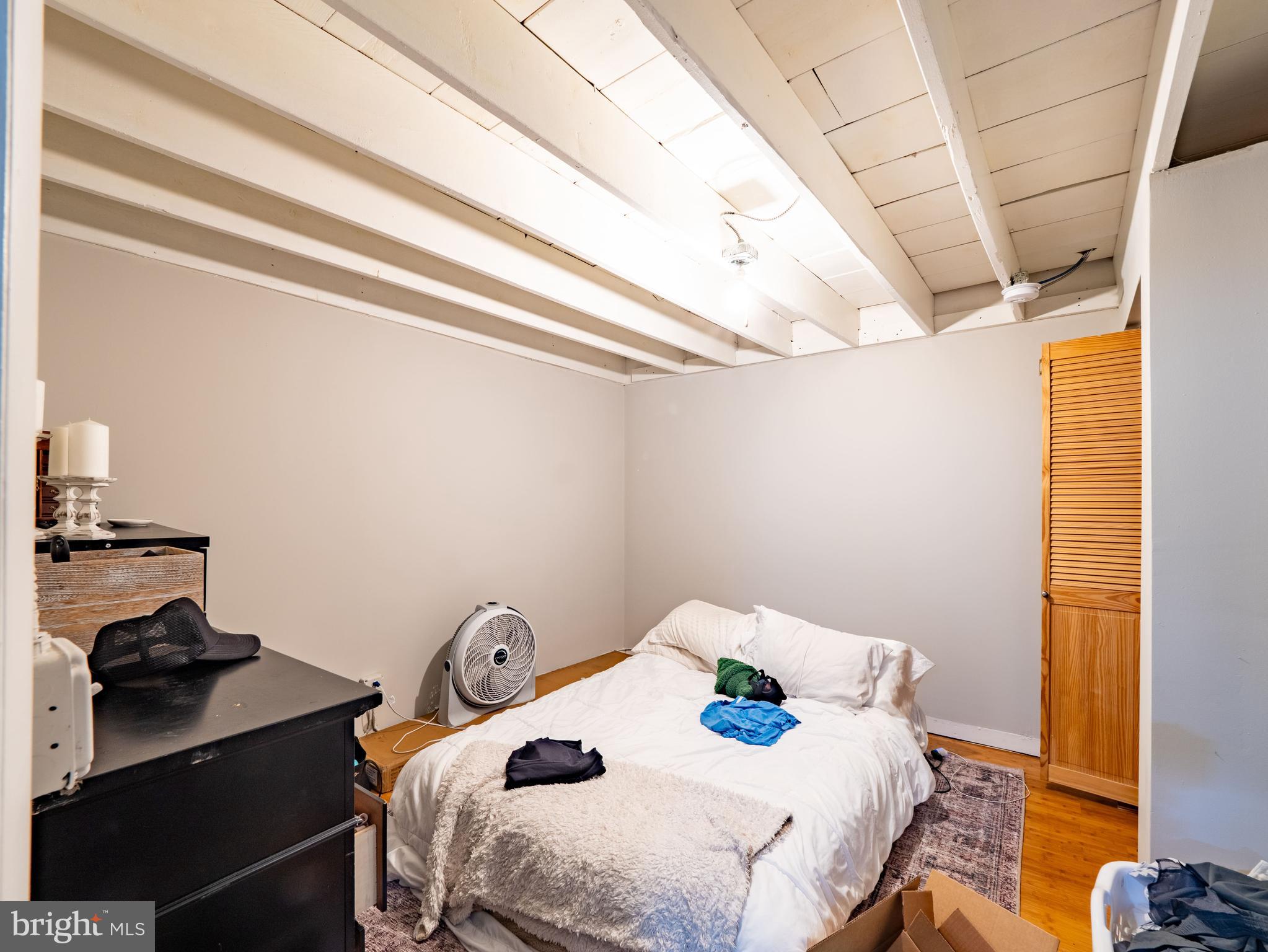 QUEEN VILLAGE - Residential Income