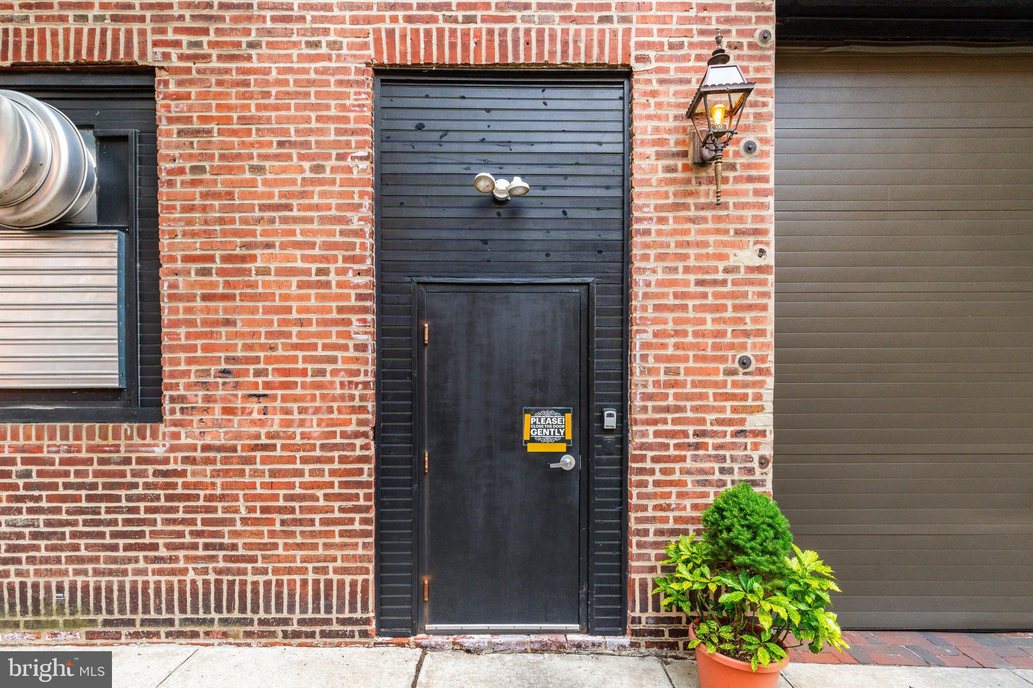 710 S AMERICAN STREET 16