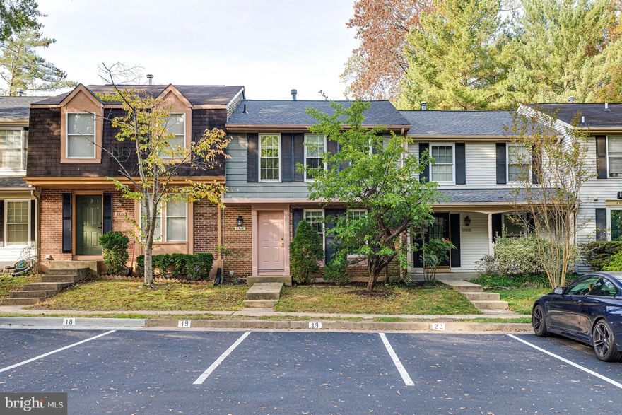 Sunny Country Kitchen, Clean and Spacious**Vacant and ready**3 Finished Levels** Large Living Room **Walk out Recereation Room with powder room**Good sized bedrooms**Master with Private bath and Walk in Closet**Lots of storage**Fenced Yard**Excellent Schools**Easy commute**Easy access to transportation, library and shopping. Playground access from backyard fence. Nice Owner, Well Maintained. Longterm lease preferred.