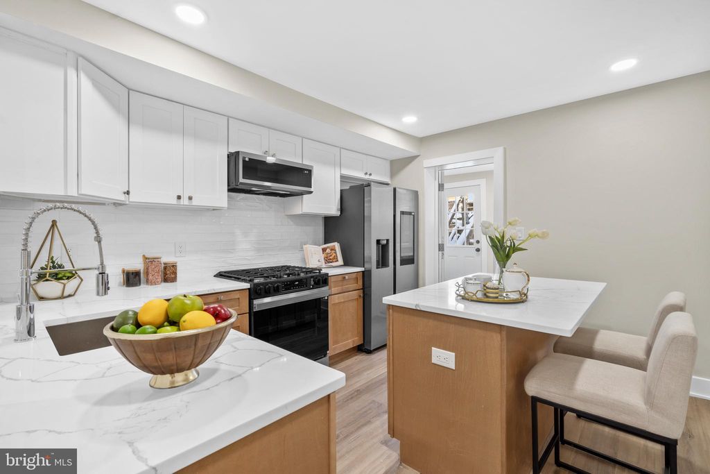 Photo of 378 E Elm Street, CONSHOHOCKEN, PA 19428 (MLS # PAMC2165658)