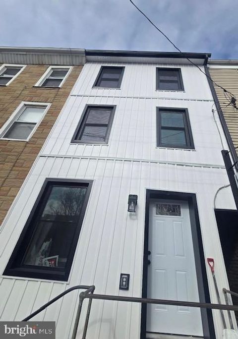 Photo of 378 E Elm Street, CONSHOHOCKEN, PA 19428 (MLS # PAMC2165658)