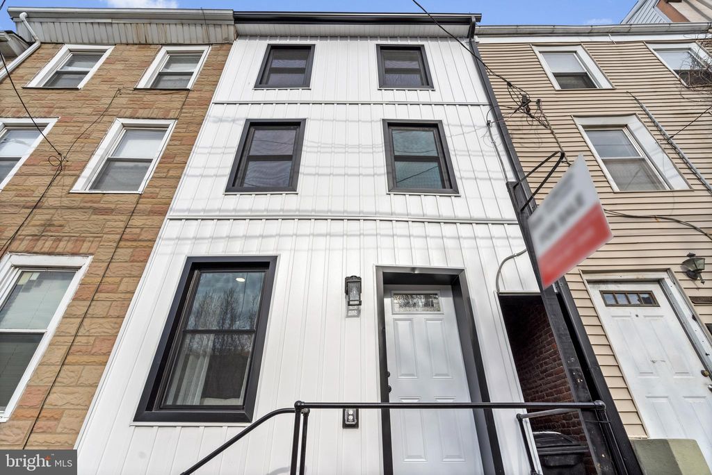 Photo of 378 E Elm Street, CONSHOHOCKEN, PA 19428 (MLS # PAMC2165658)