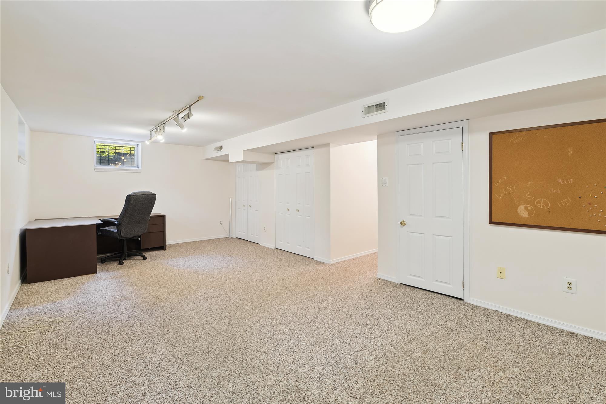 HUNT MEADOW - Residential