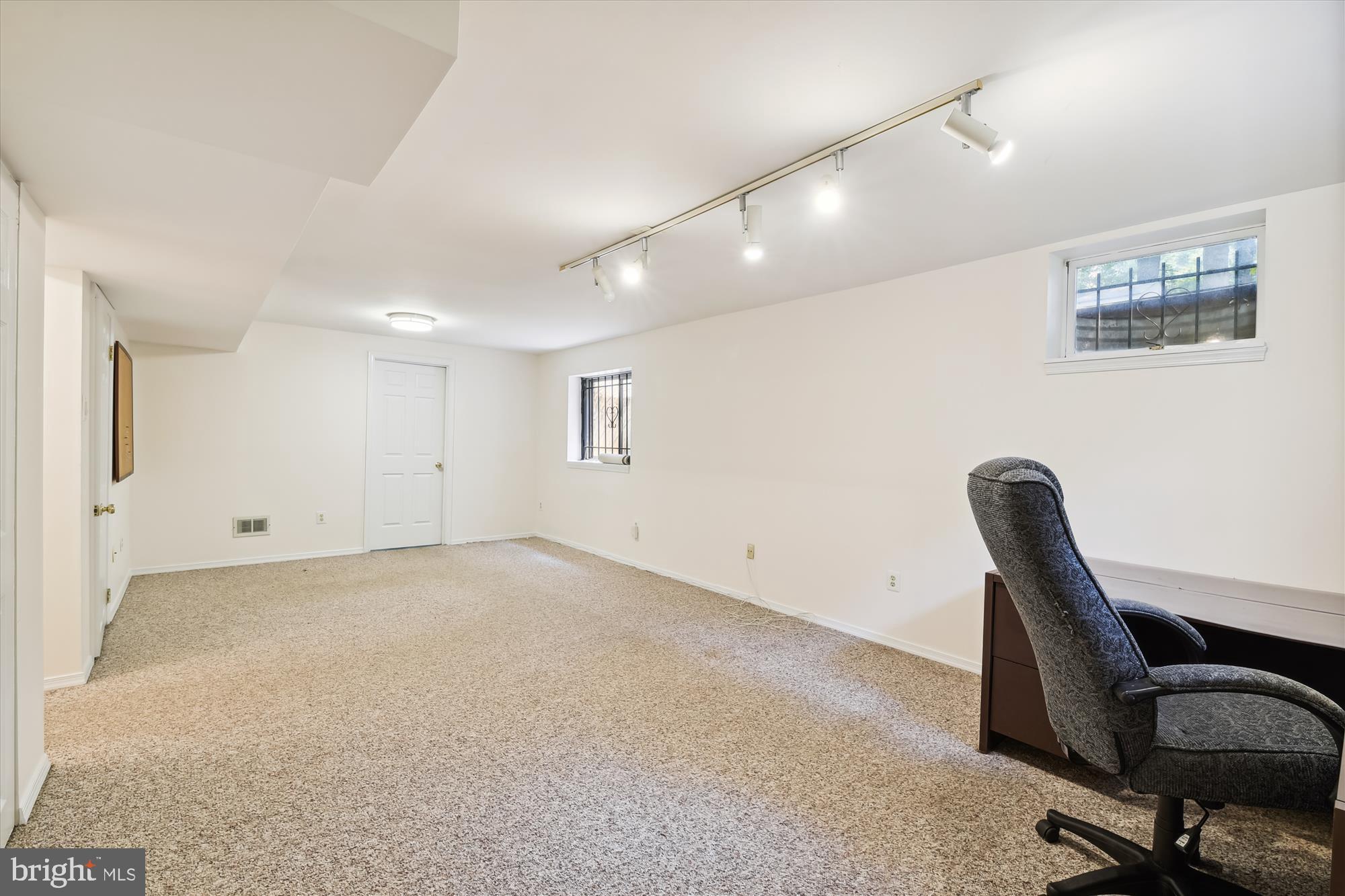 HUNT MEADOW - Residential