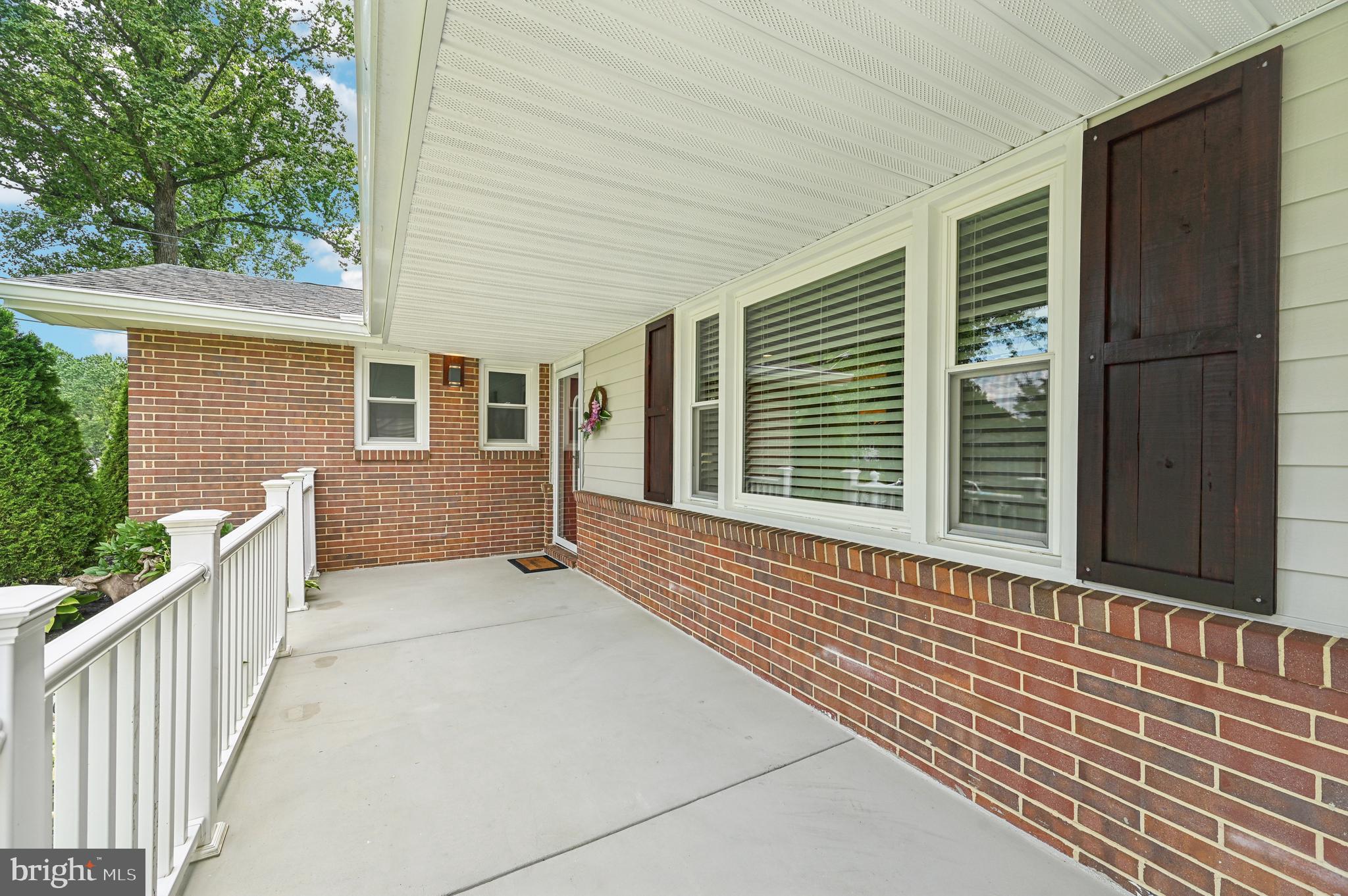 536 MAPLE RIDGE LANE