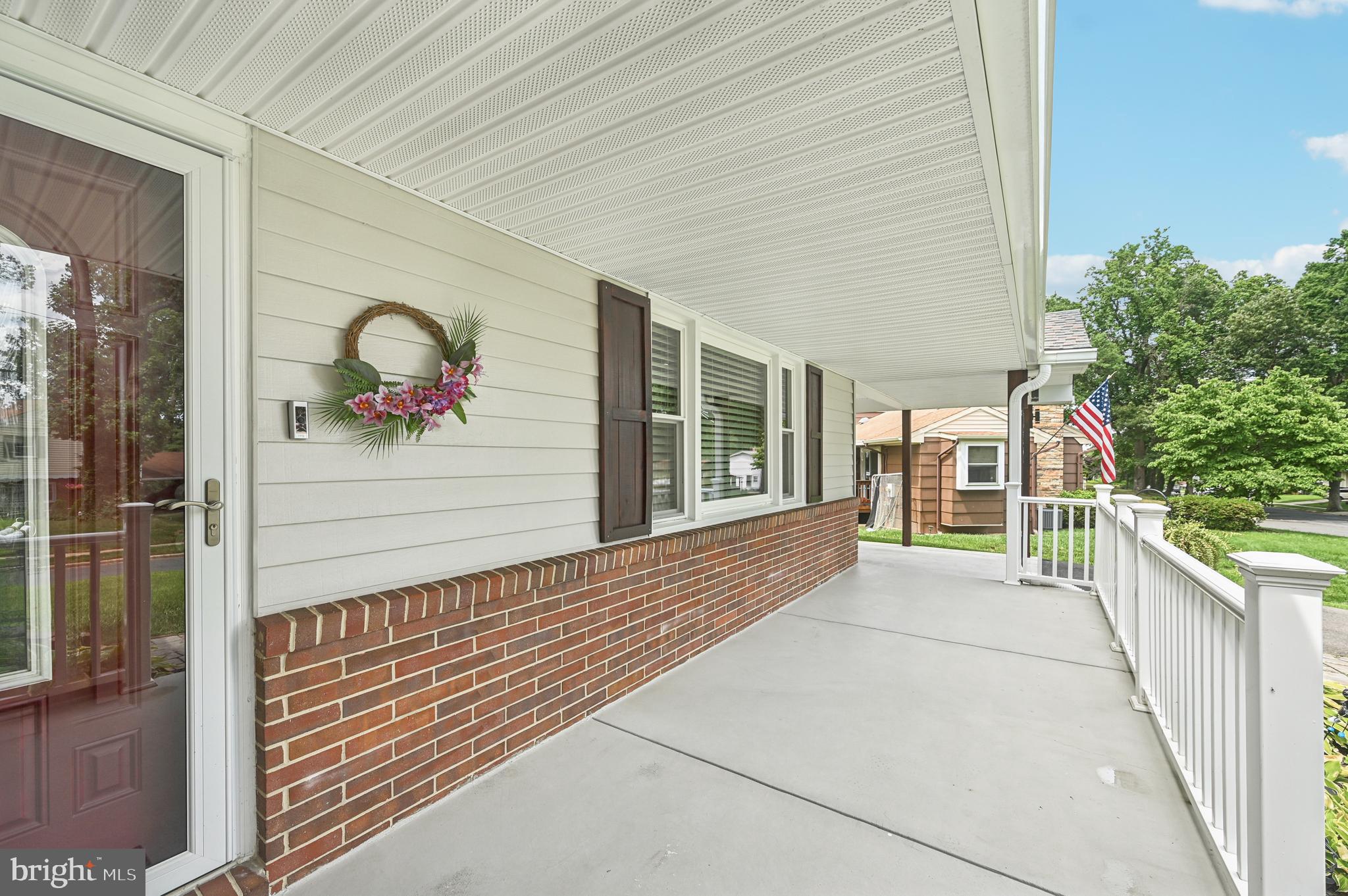 536 MAPLE RIDGE LANE