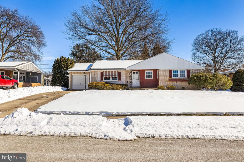 Photo of 261 S Keesey Street, YORK, PA 17402 (MLS # PAYK2097398)