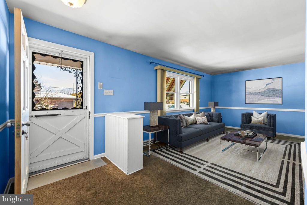 Photo of 261 S Keesey Street, YORK, PA 17402 (MLS # PAYK2097398)