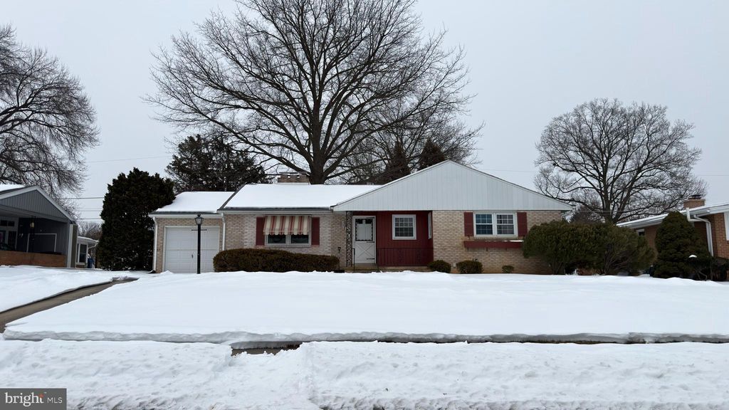 Photo of 261 S Keesey Street, YORK, PA 17402 (MLS # PAYK2097398)