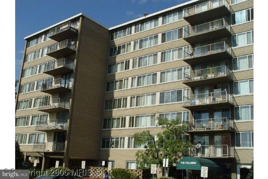 AVAILABLE IMMEDIATELY.! Spacious 1 Bedroom condo in a great location w/Large balcony. BRAND NEW WASHER/DRYER IN UNIT. Updated Kitchen and bathroom. Lots of storage/closet systems and separate first floor Storage unit included in rent. Metro bus at the door stop to Pentagon or Ballston. ALL UTILITIES INCLUDED!   Shopping within walking distance.  One reserved parking space.