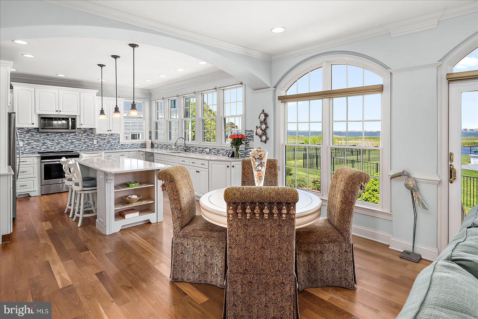LIGHTHOUSE SOUND - Residential