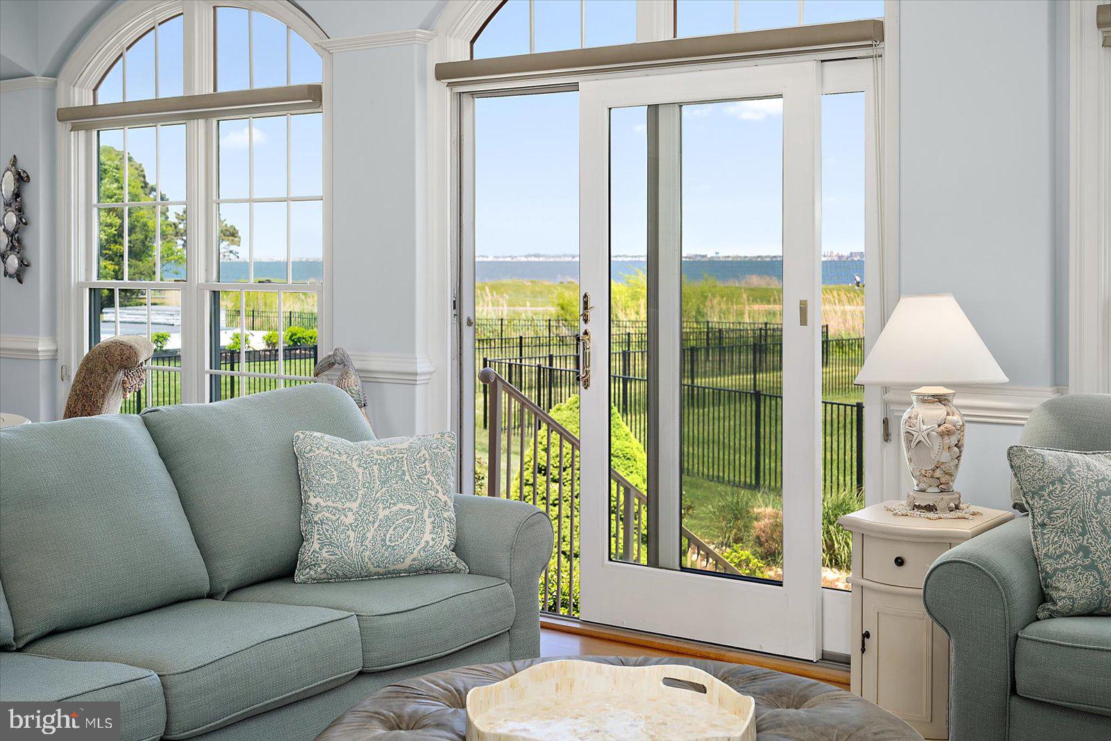 LIGHTHOUSE SOUND - Residential