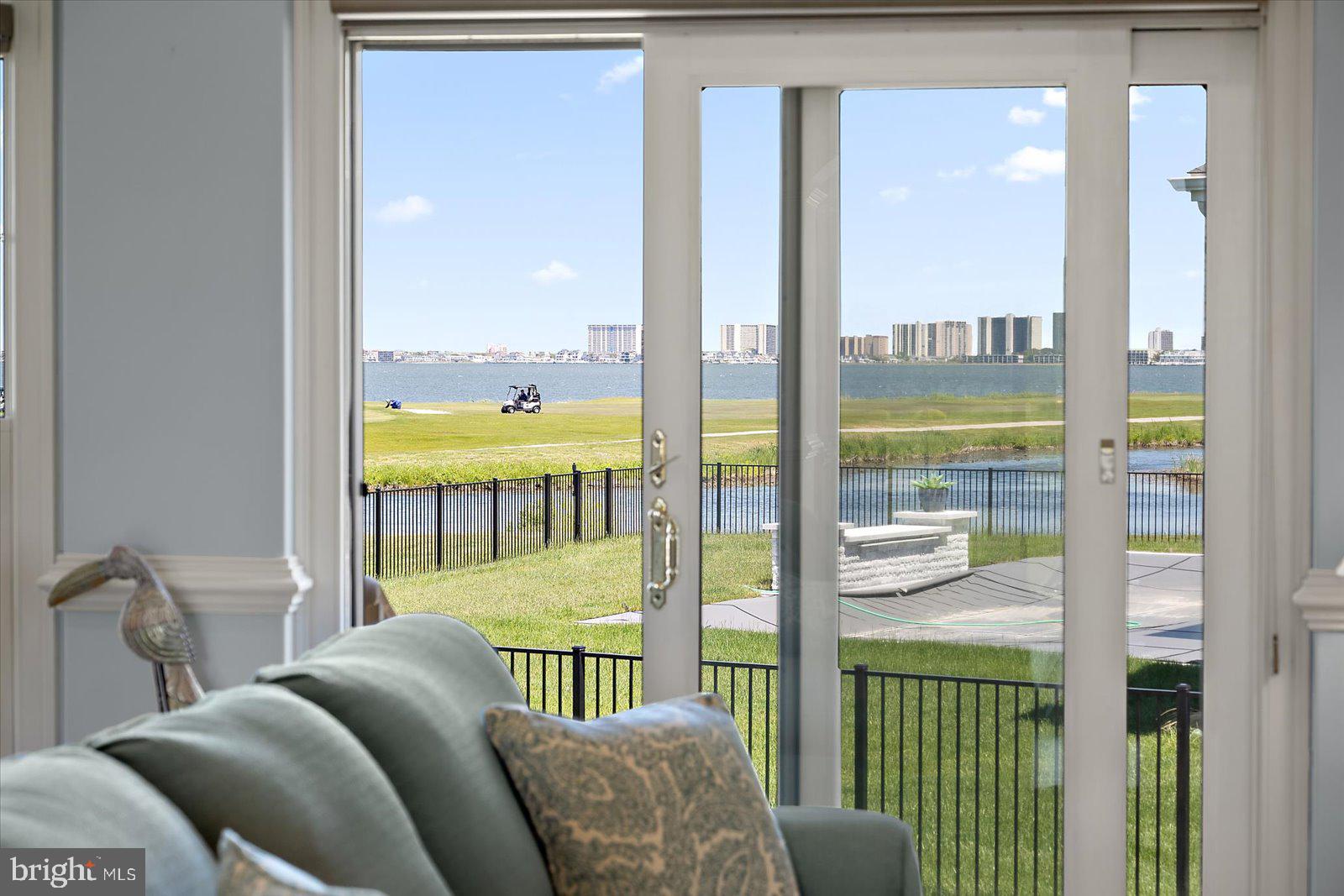 LIGHTHOUSE SOUND - Residential
