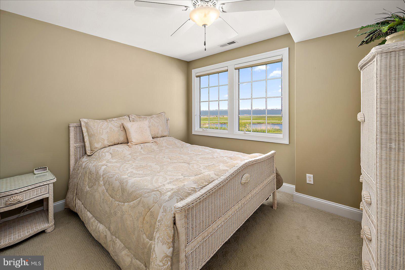 LIGHTHOUSE SOUND - Residential