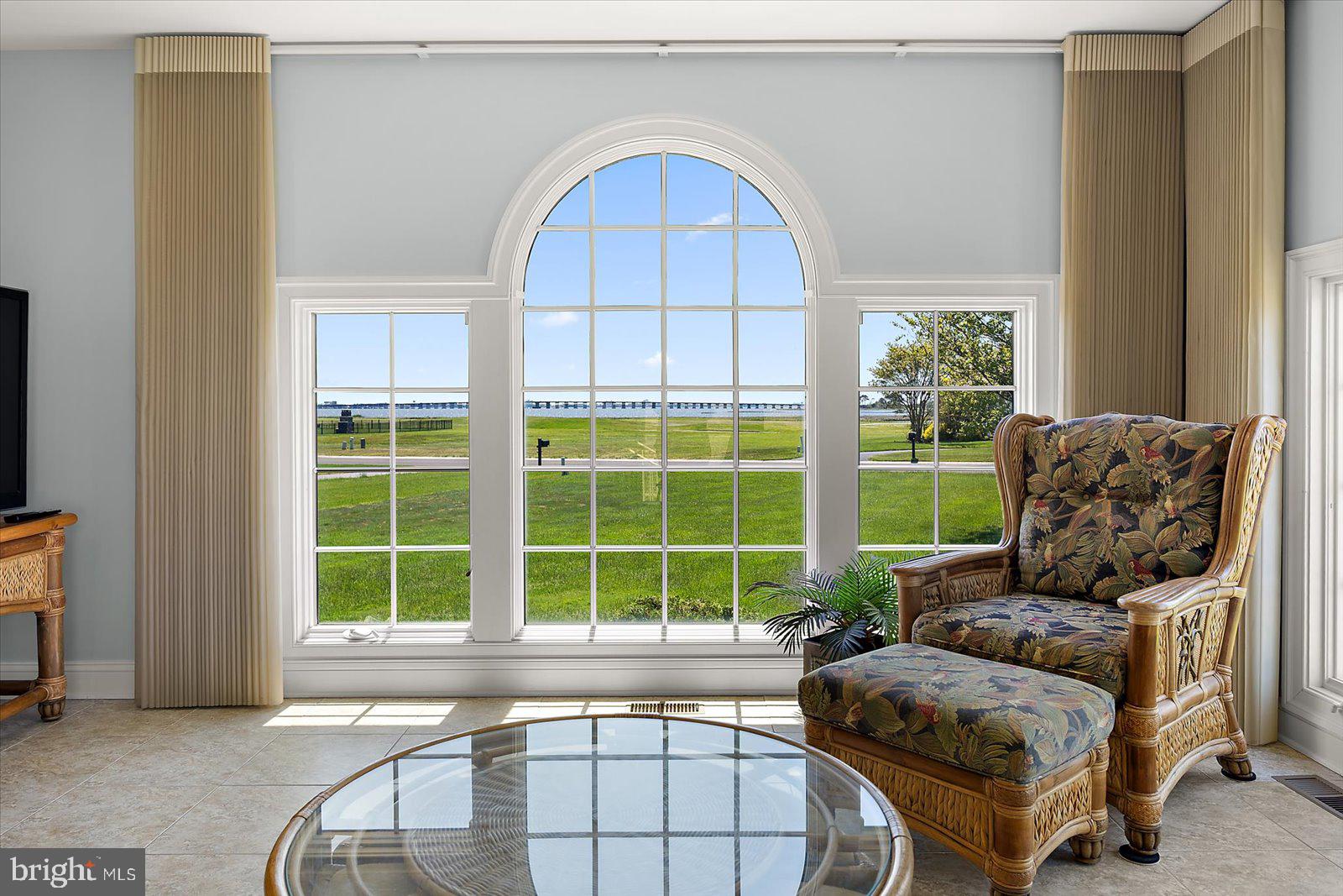 LIGHTHOUSE SOUND - Residential