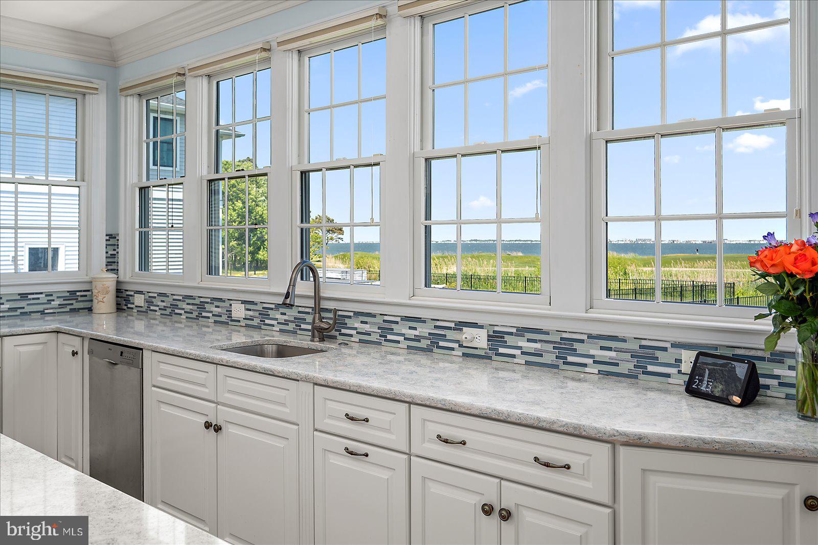 LIGHTHOUSE SOUND - Residential