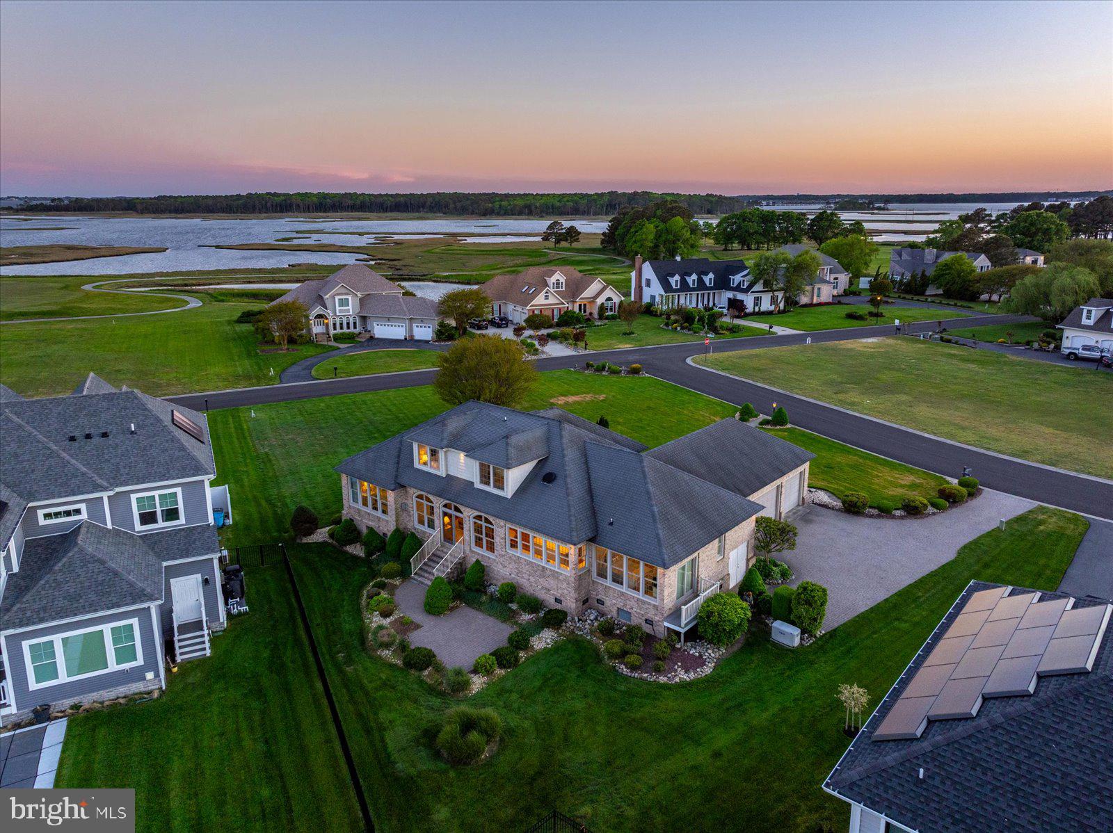 LIGHTHOUSE SOUND - Residential
