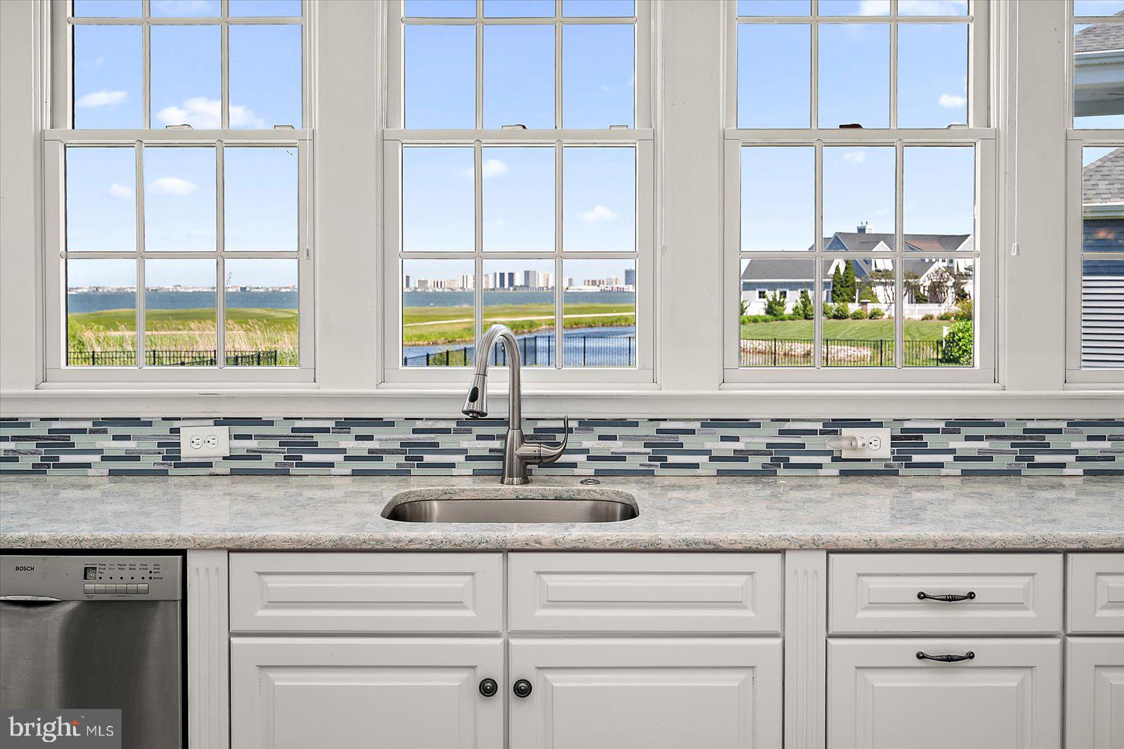 LIGHTHOUSE SOUND - Residential