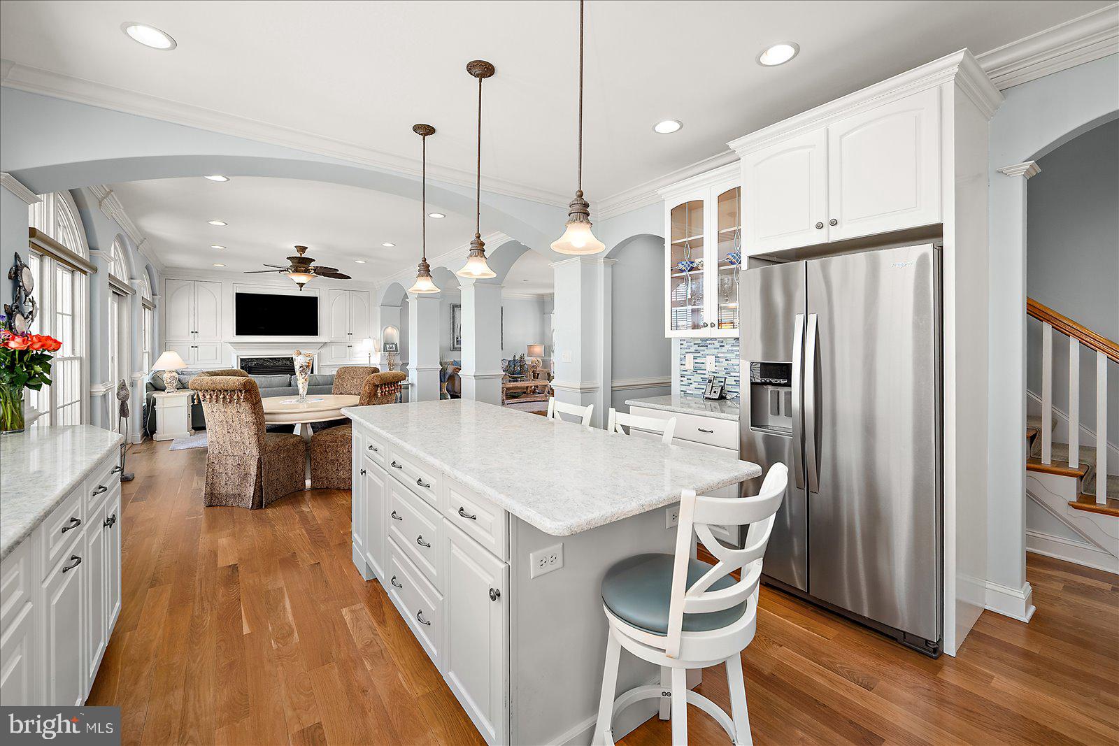 LIGHTHOUSE SOUND - Residential