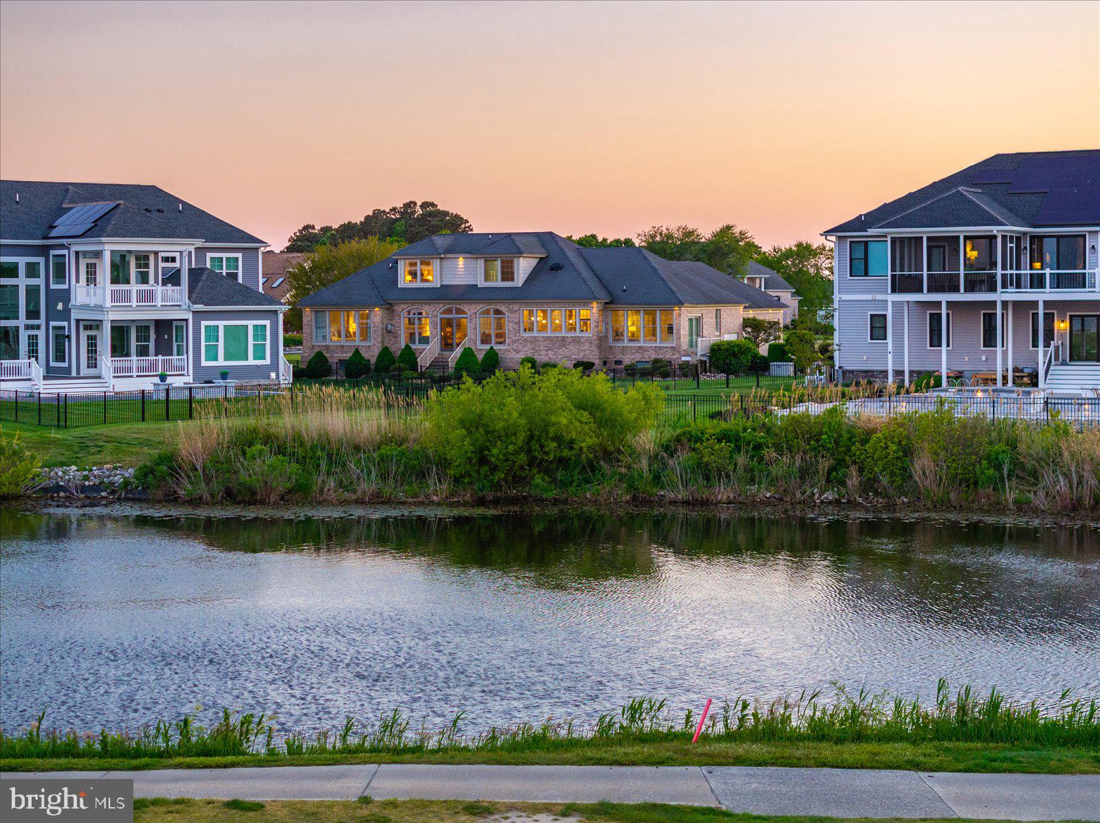 LIGHTHOUSE SOUND - Residential