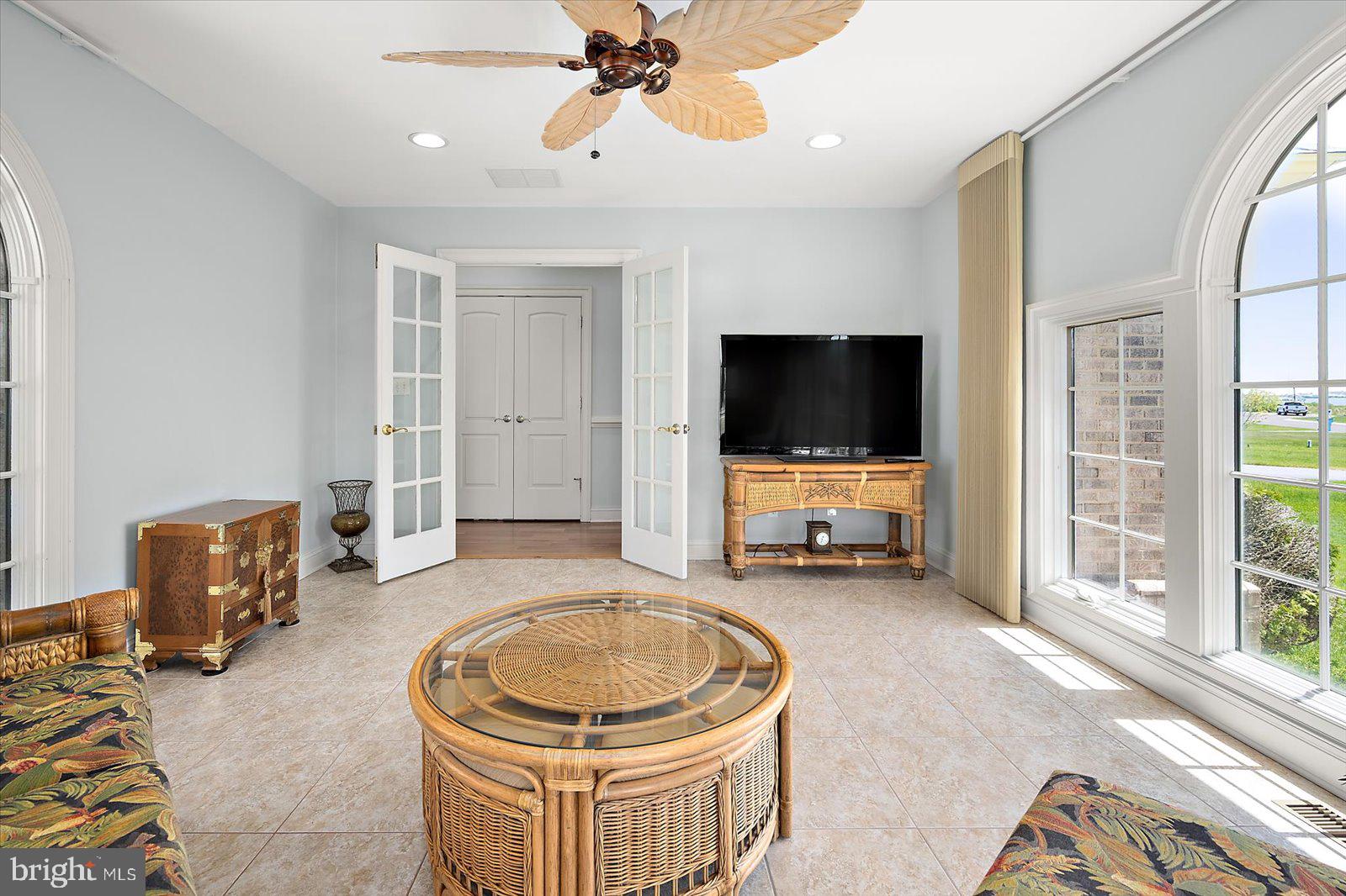 LIGHTHOUSE SOUND - Residential