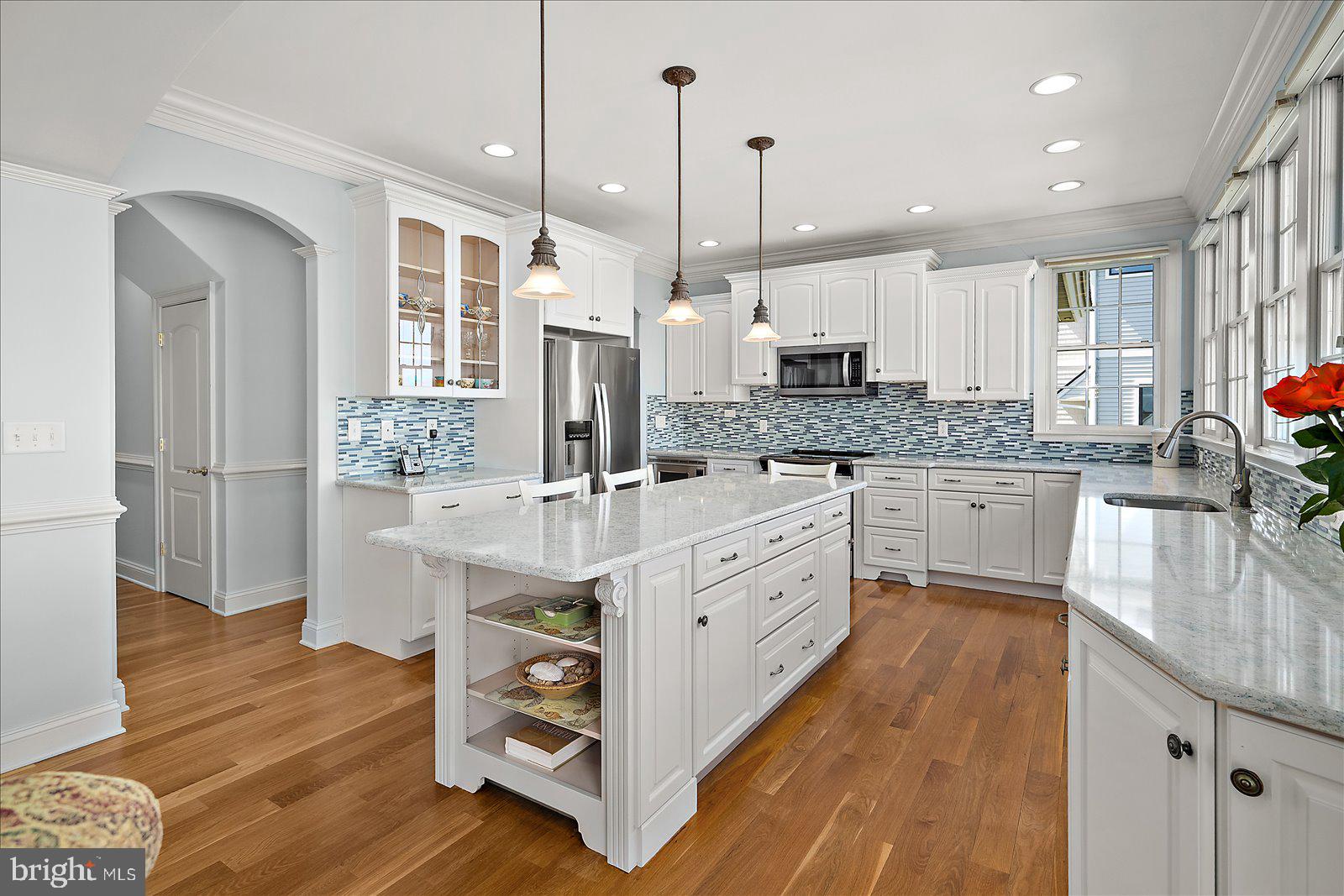 LIGHTHOUSE SOUND - Residential