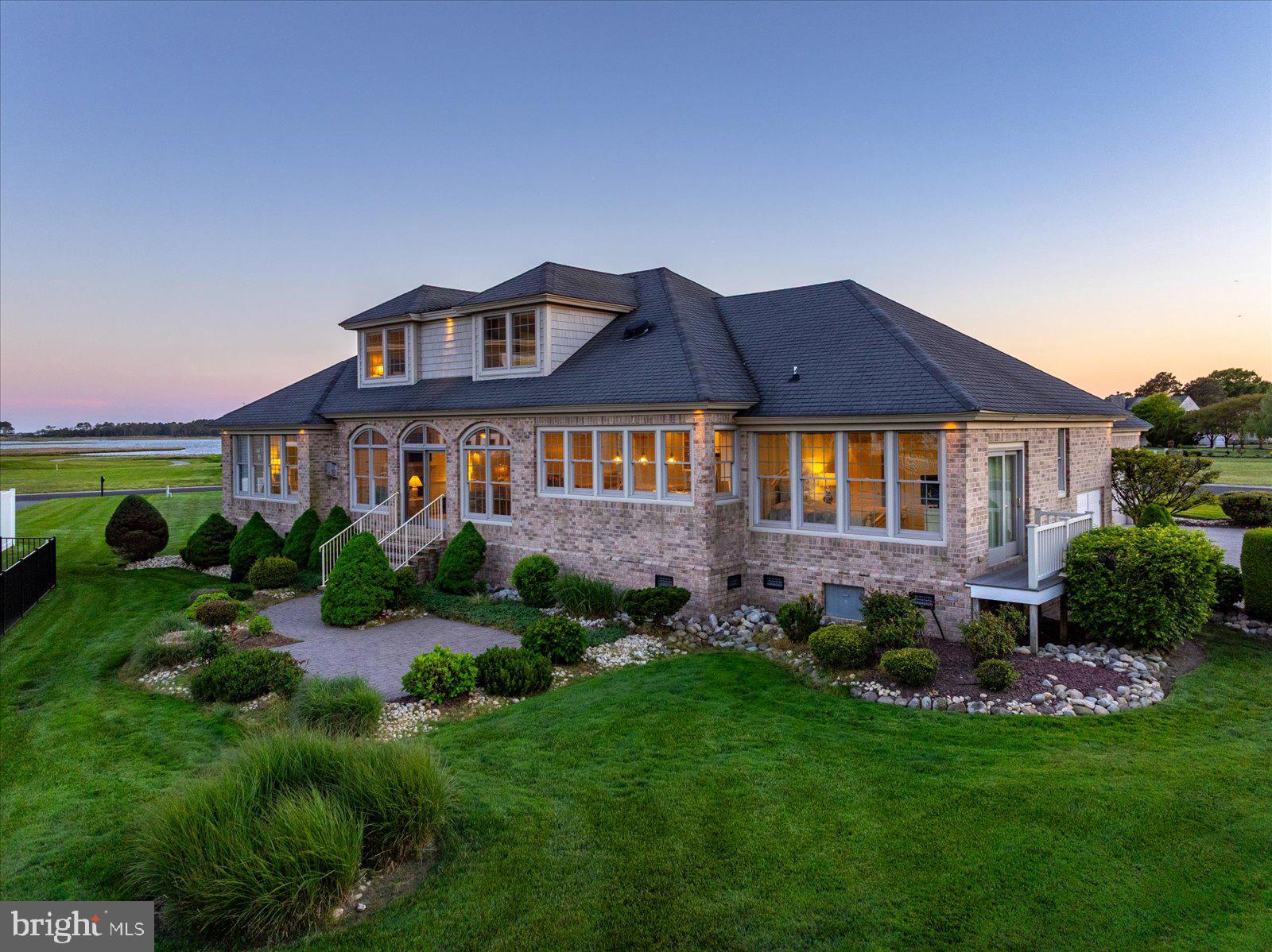 LIGHTHOUSE SOUND - Residential