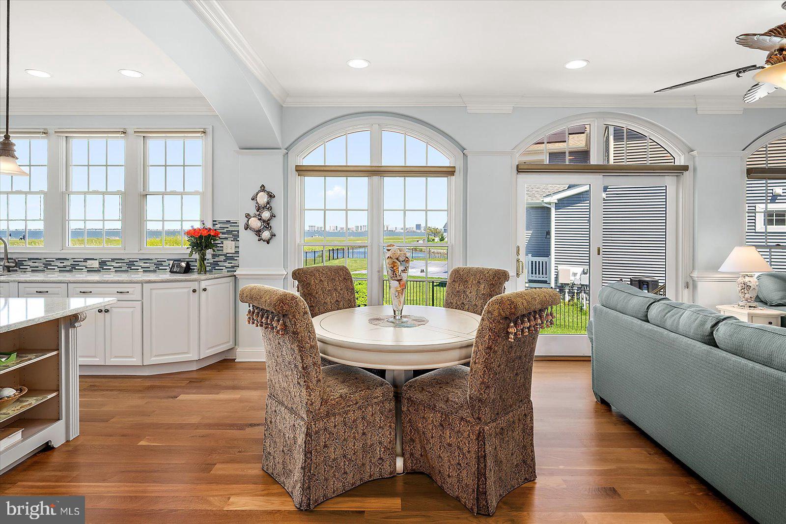 LIGHTHOUSE SOUND - Residential