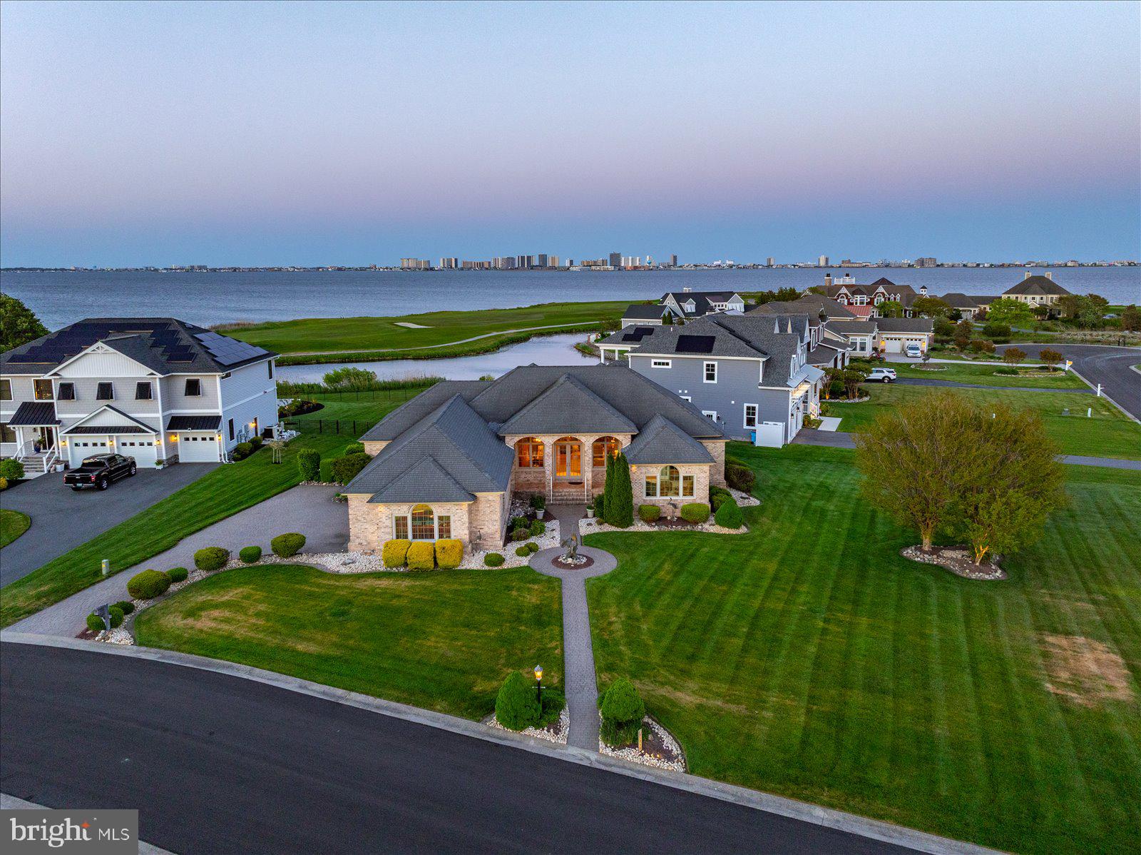 LIGHTHOUSE SOUND - Residential