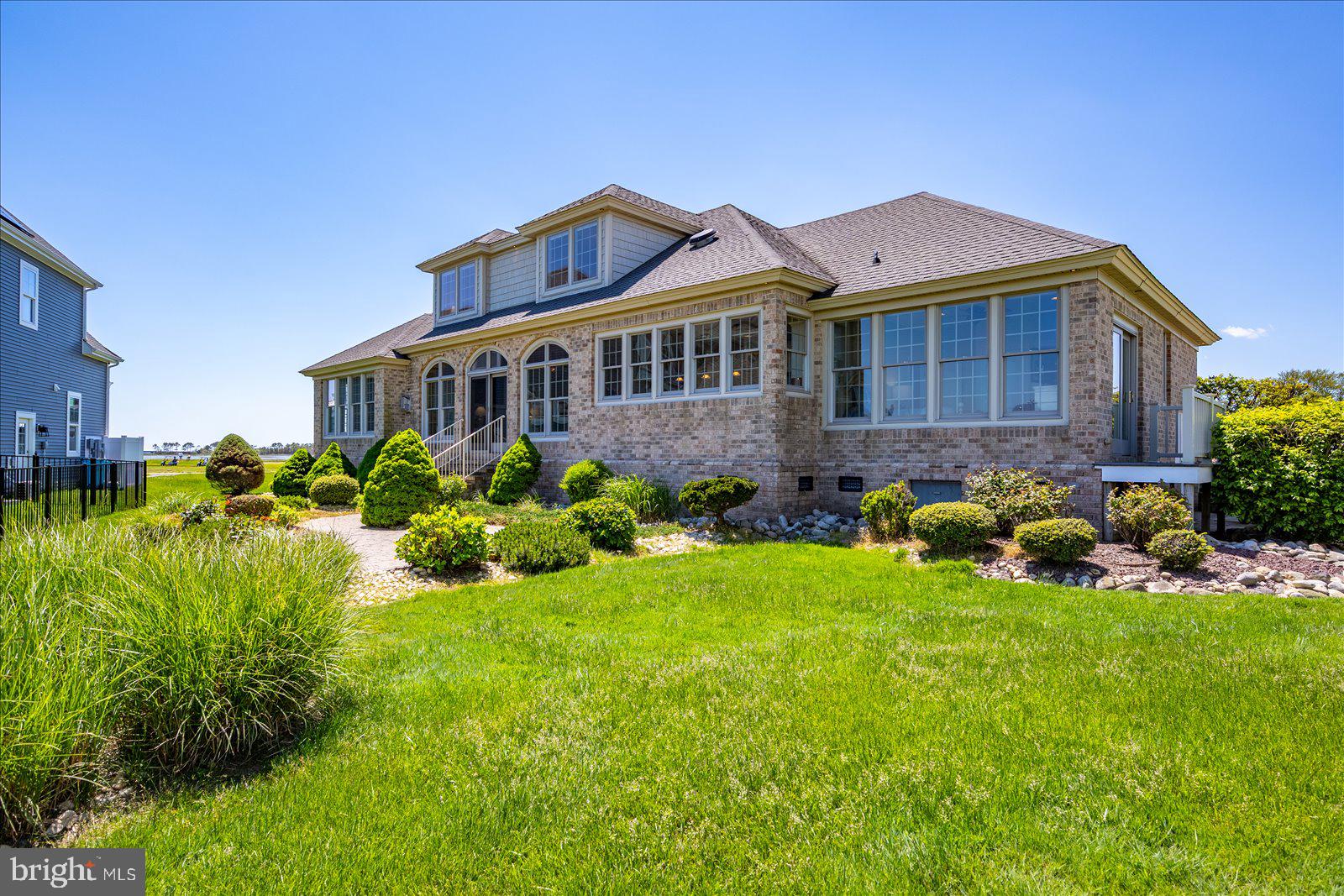 LIGHTHOUSE SOUND - Residential
