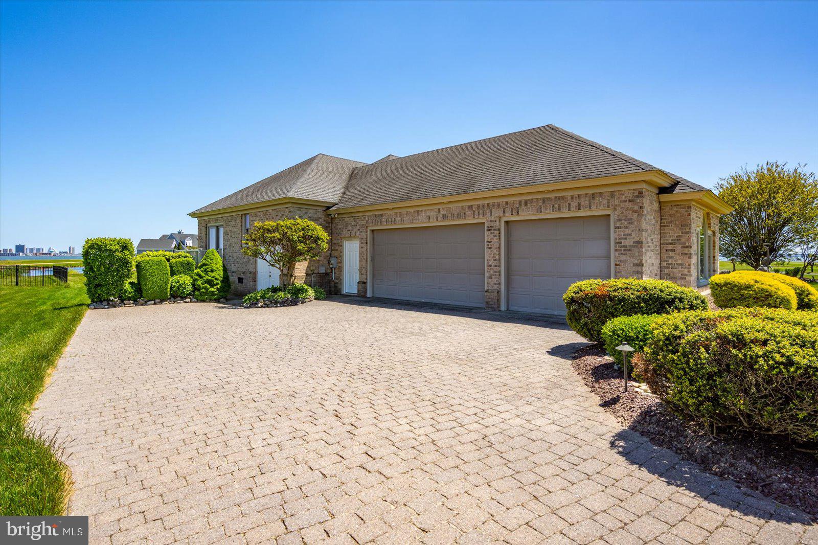 LIGHTHOUSE SOUND - Residential