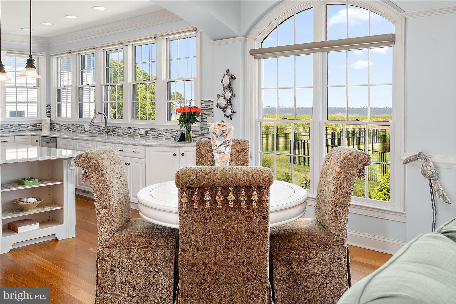 LIGHTHOUSE SOUND - Residential