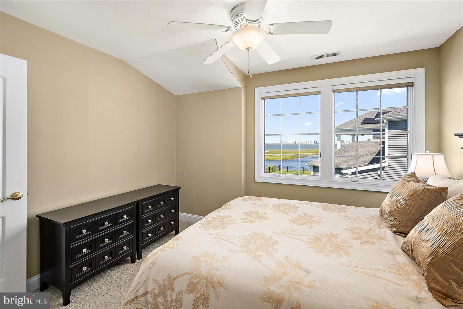 LIGHTHOUSE SOUND - Residential