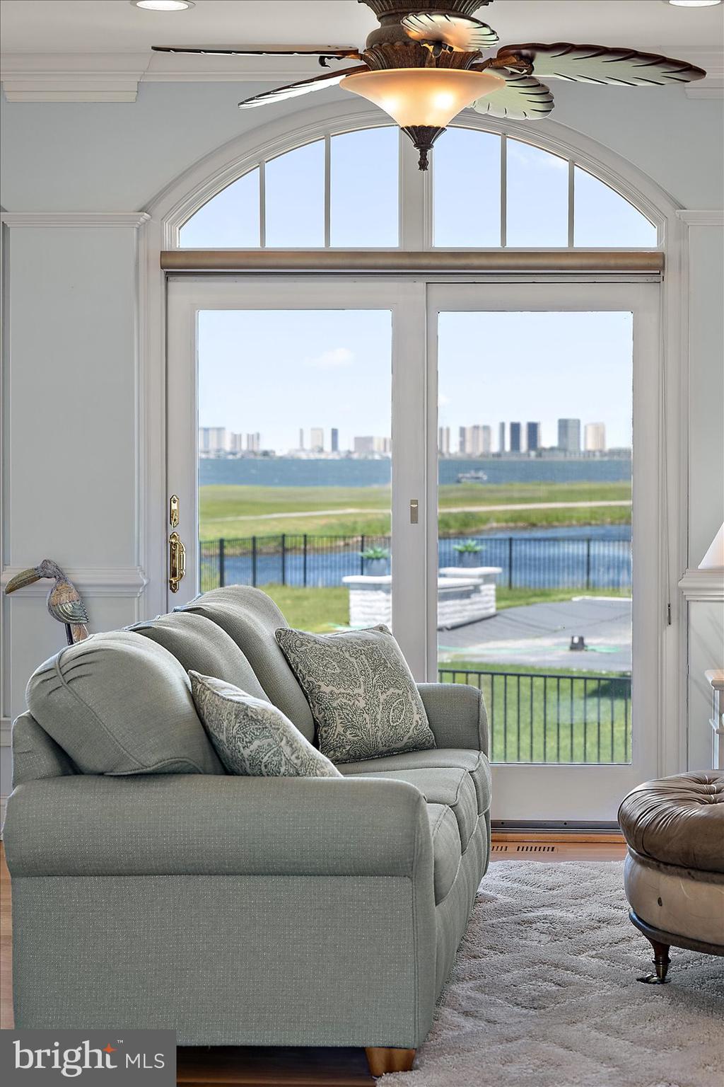 LIGHTHOUSE SOUND - Residential
