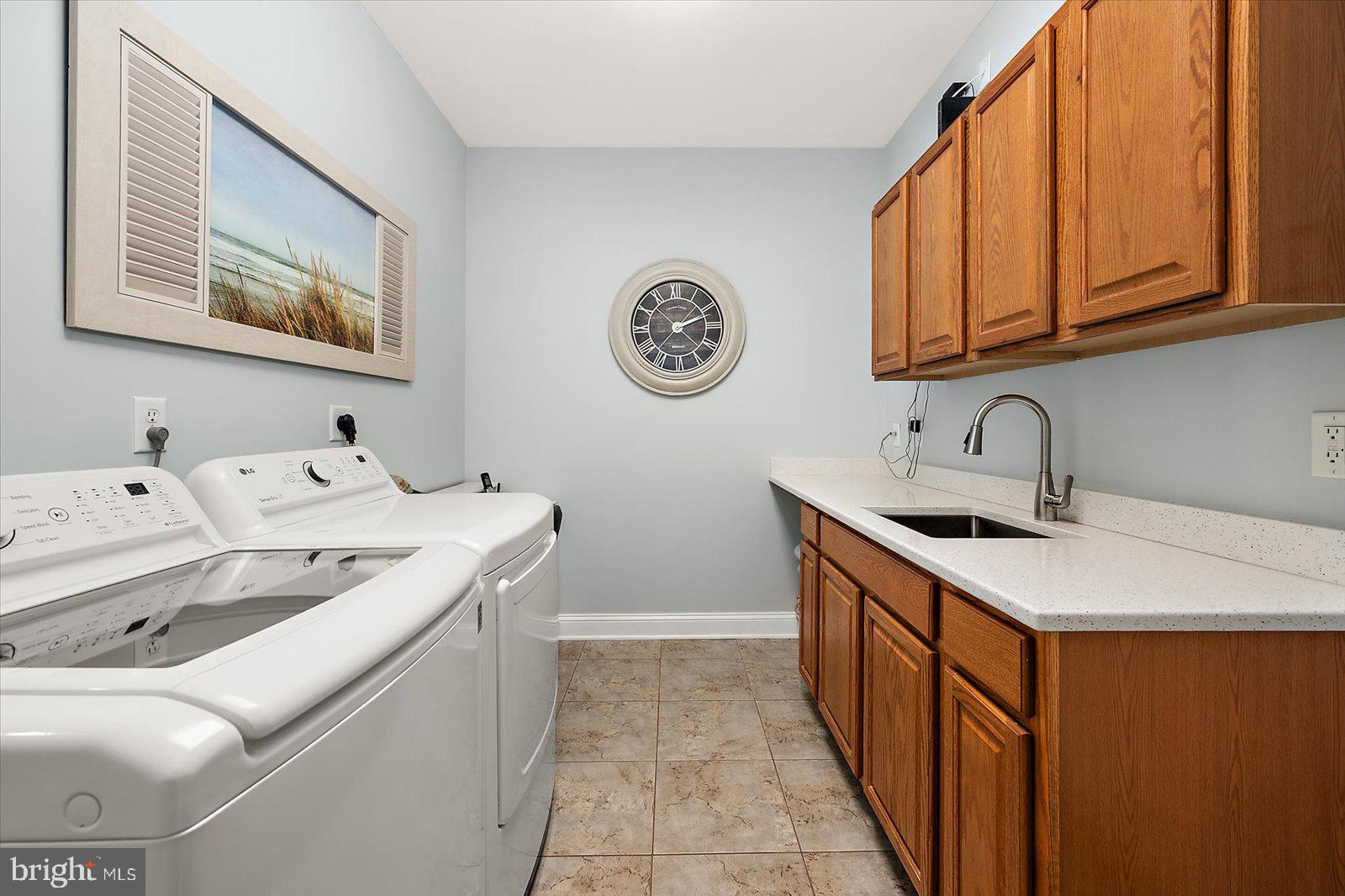 LIGHTHOUSE SOUND - Residential