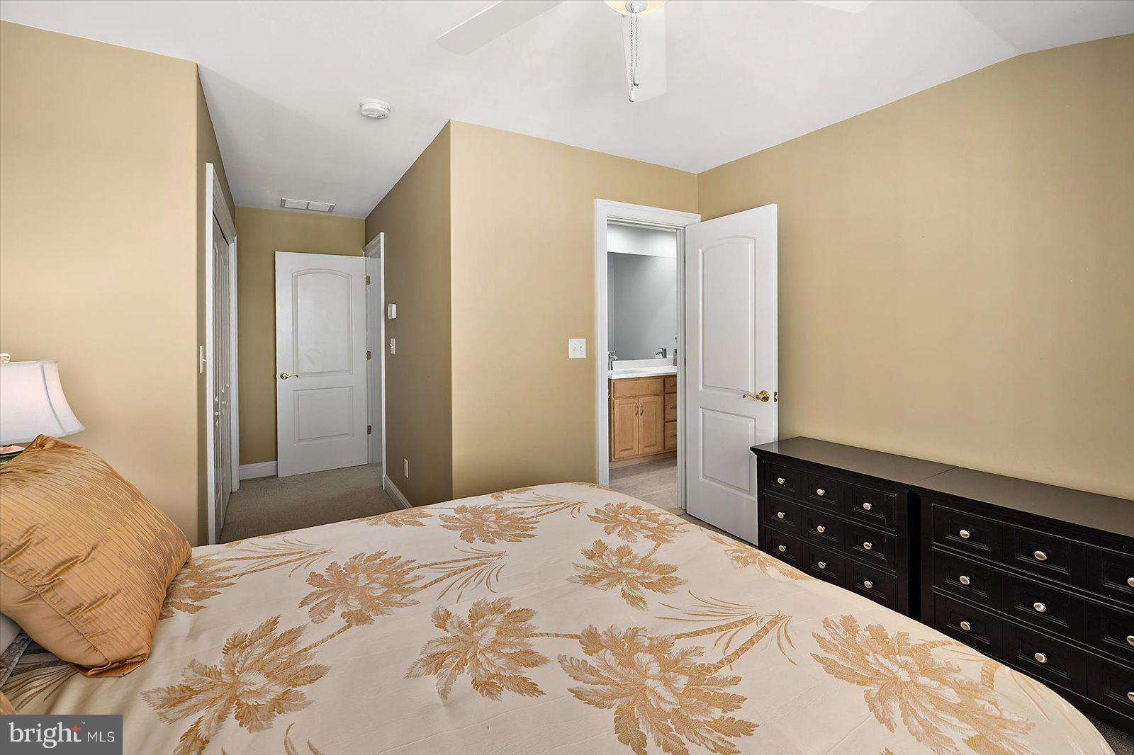 LIGHTHOUSE SOUND - Residential
