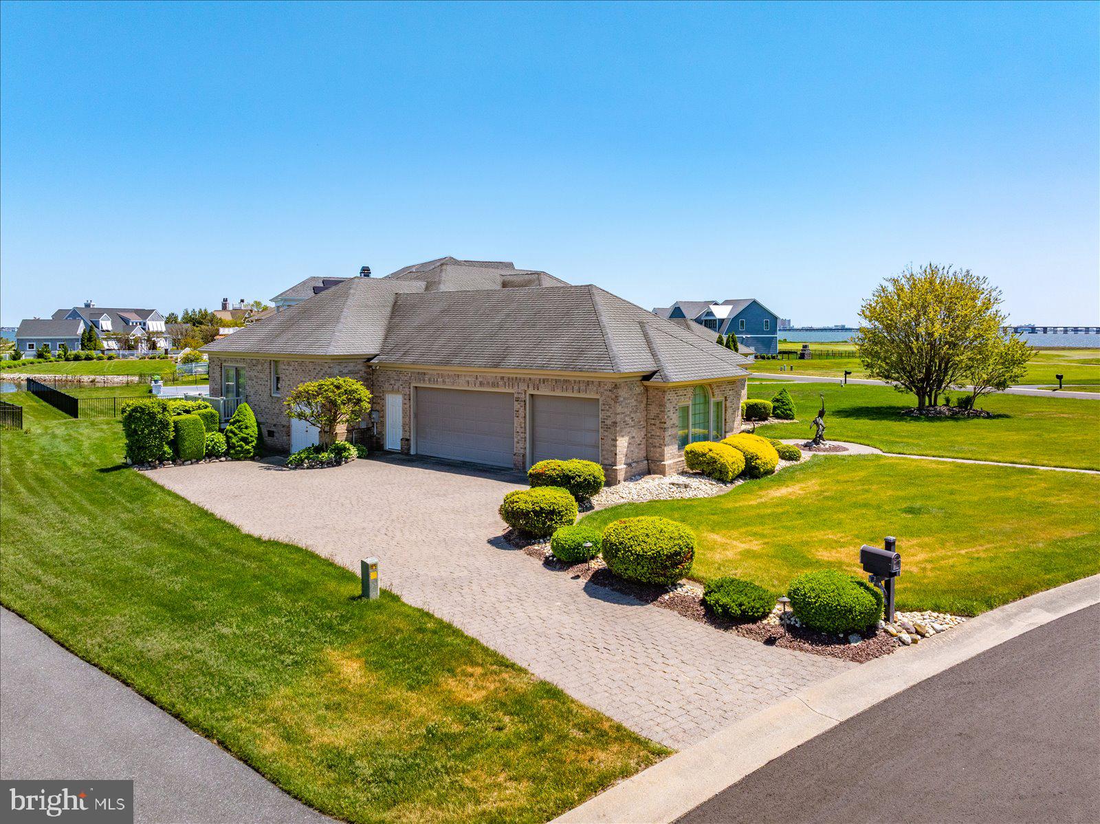 LIGHTHOUSE SOUND - Residential