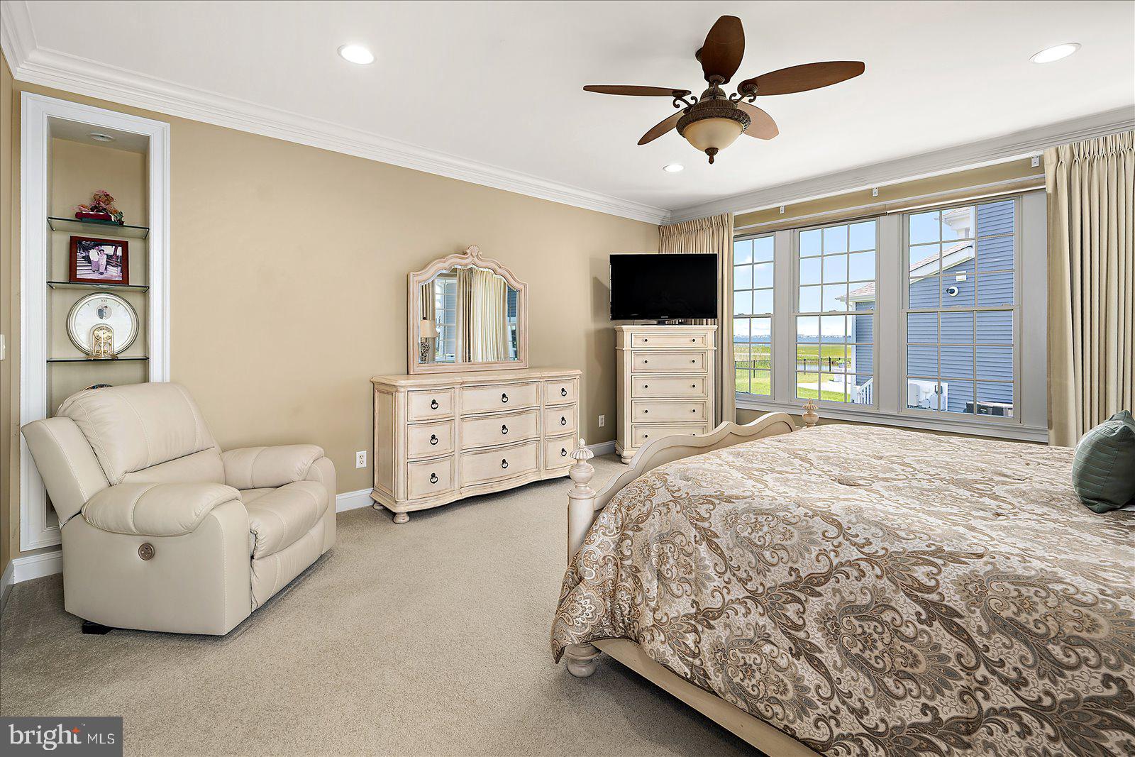 LIGHTHOUSE SOUND - Residential