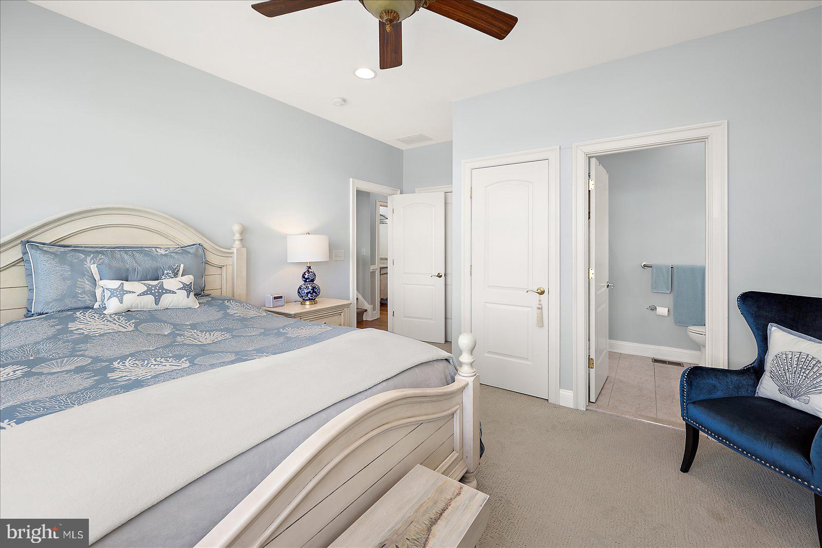 LIGHTHOUSE SOUND - Residential